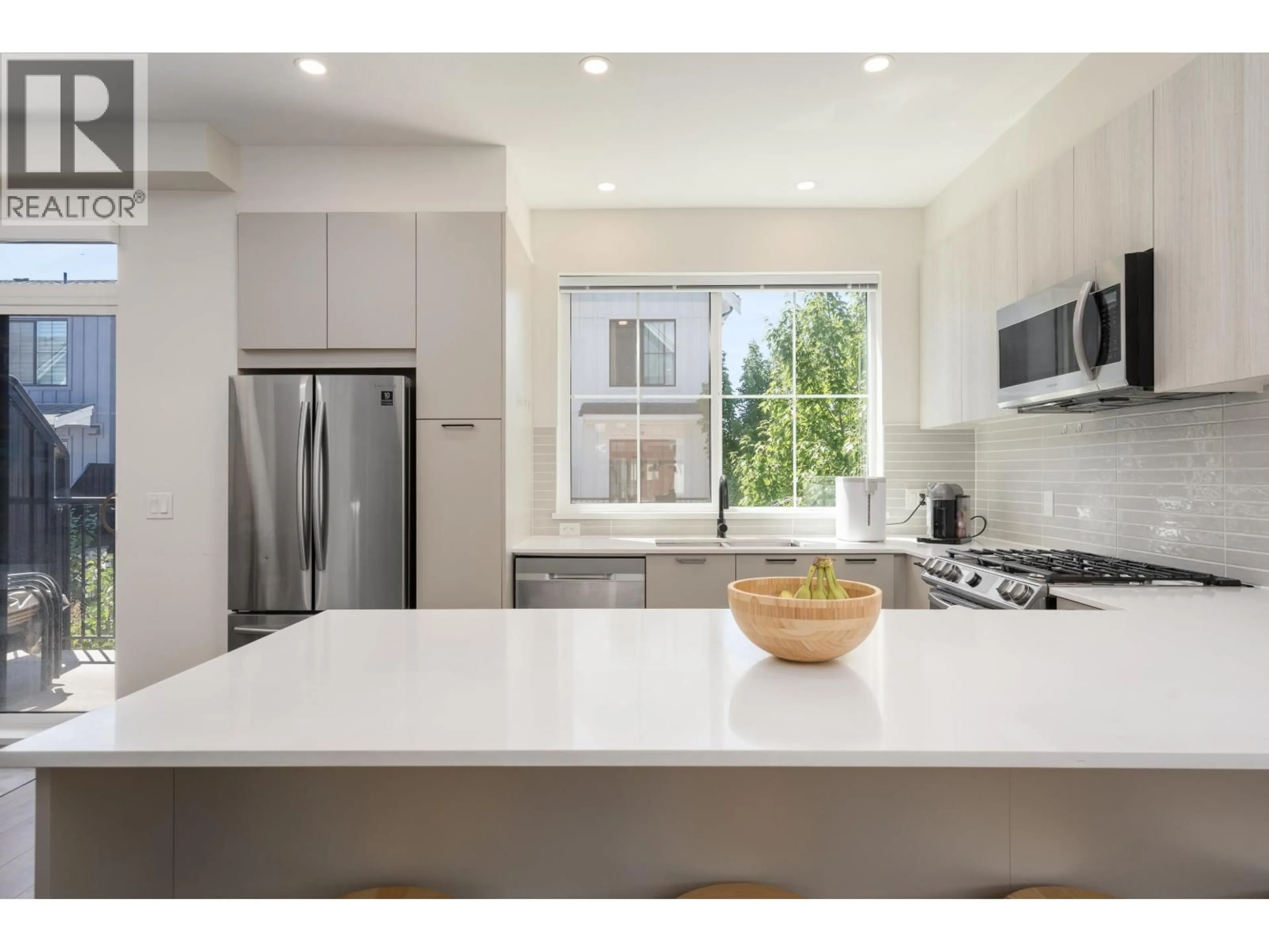 Open concept kitchen, ceramic/tile floor for 82 - 488 FURNESS STREET, New Westminster British Columbia V3M0M1