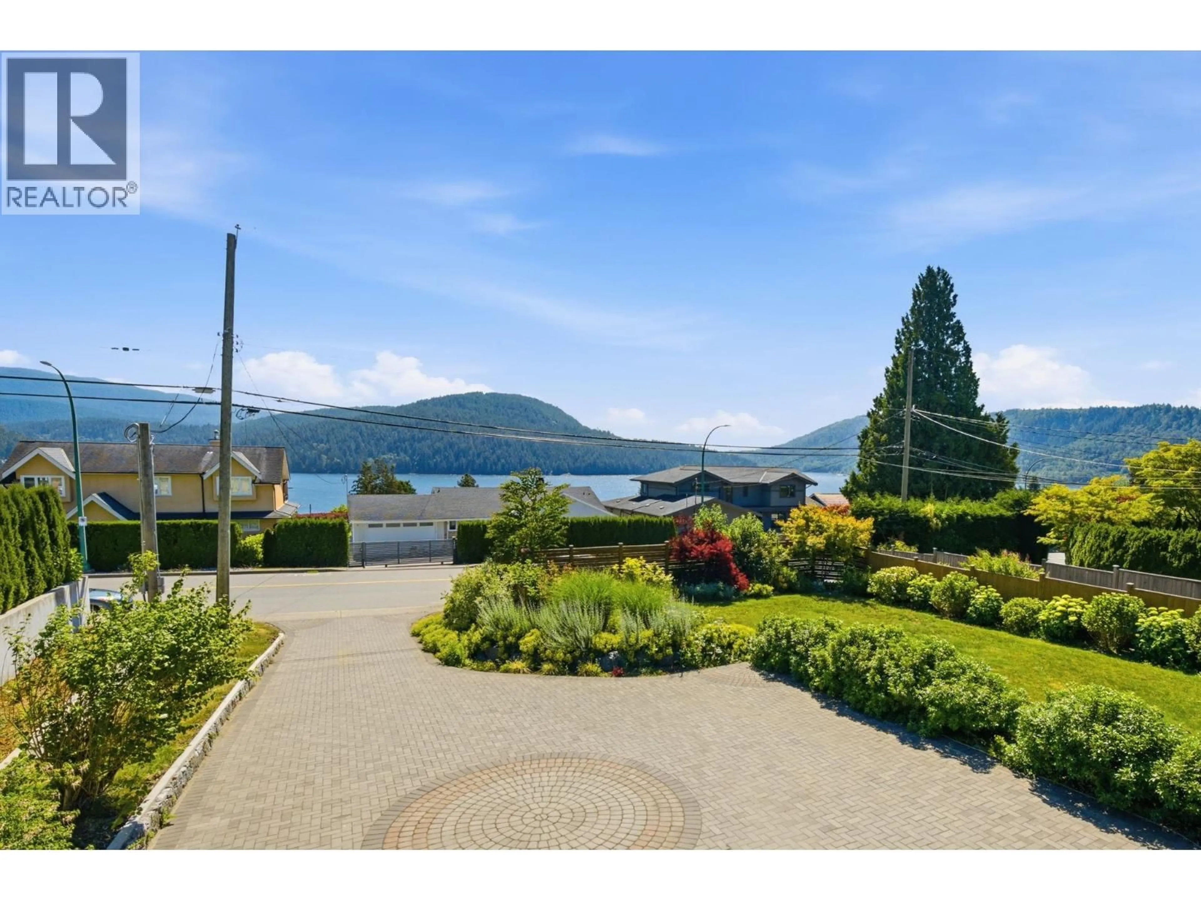 A pic from outside/outdoor area/front of a property/back of a property/a pic from drone, water/lake/river/ocean view for 575 DOLLARTON HIGHWAY, North Vancouver British Columbia V7G1N3