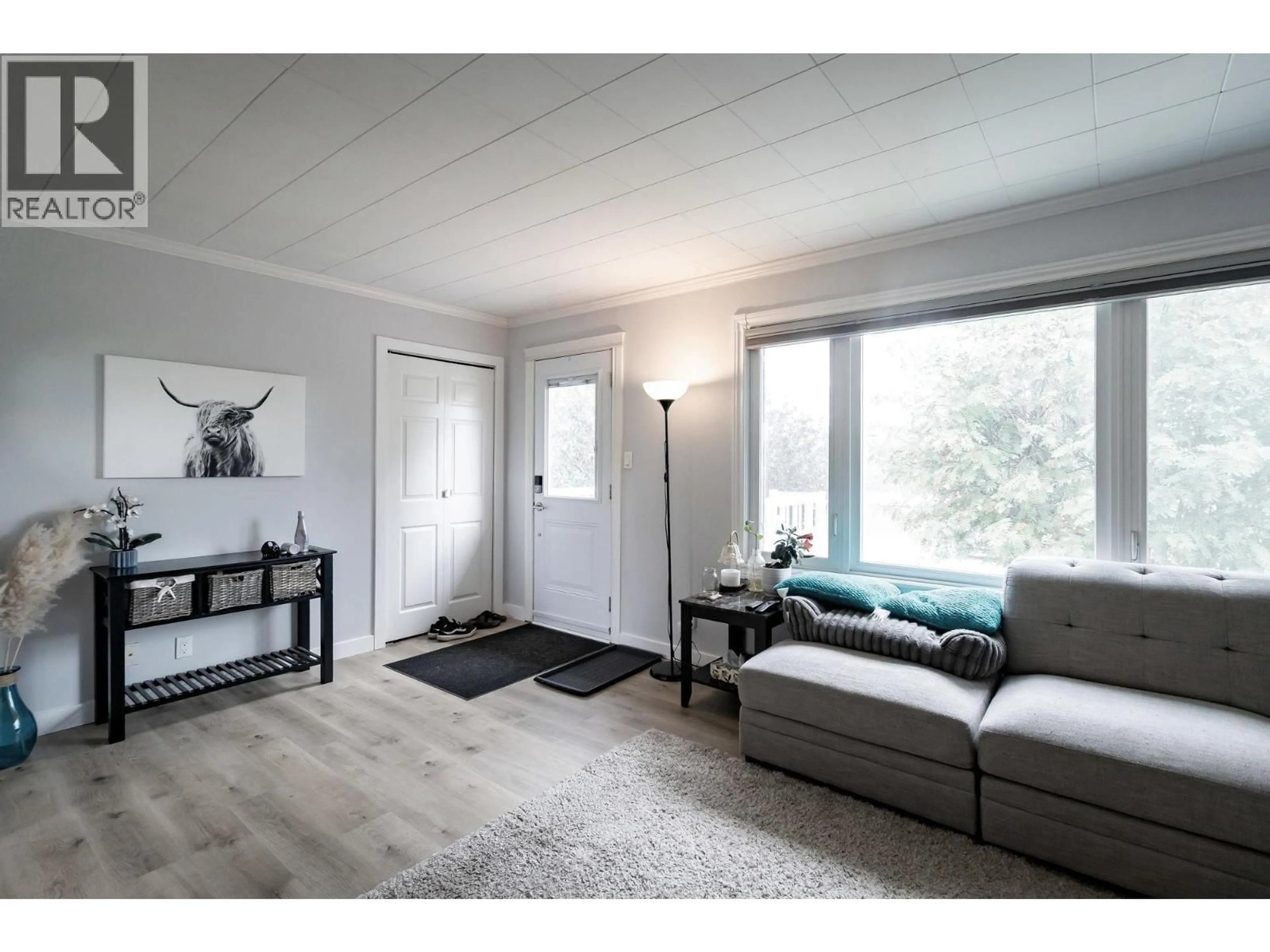 Living room with furniture, wood/laminate floor for 9424 94 AVENUE, Fort St. John British Columbia V1J1G3