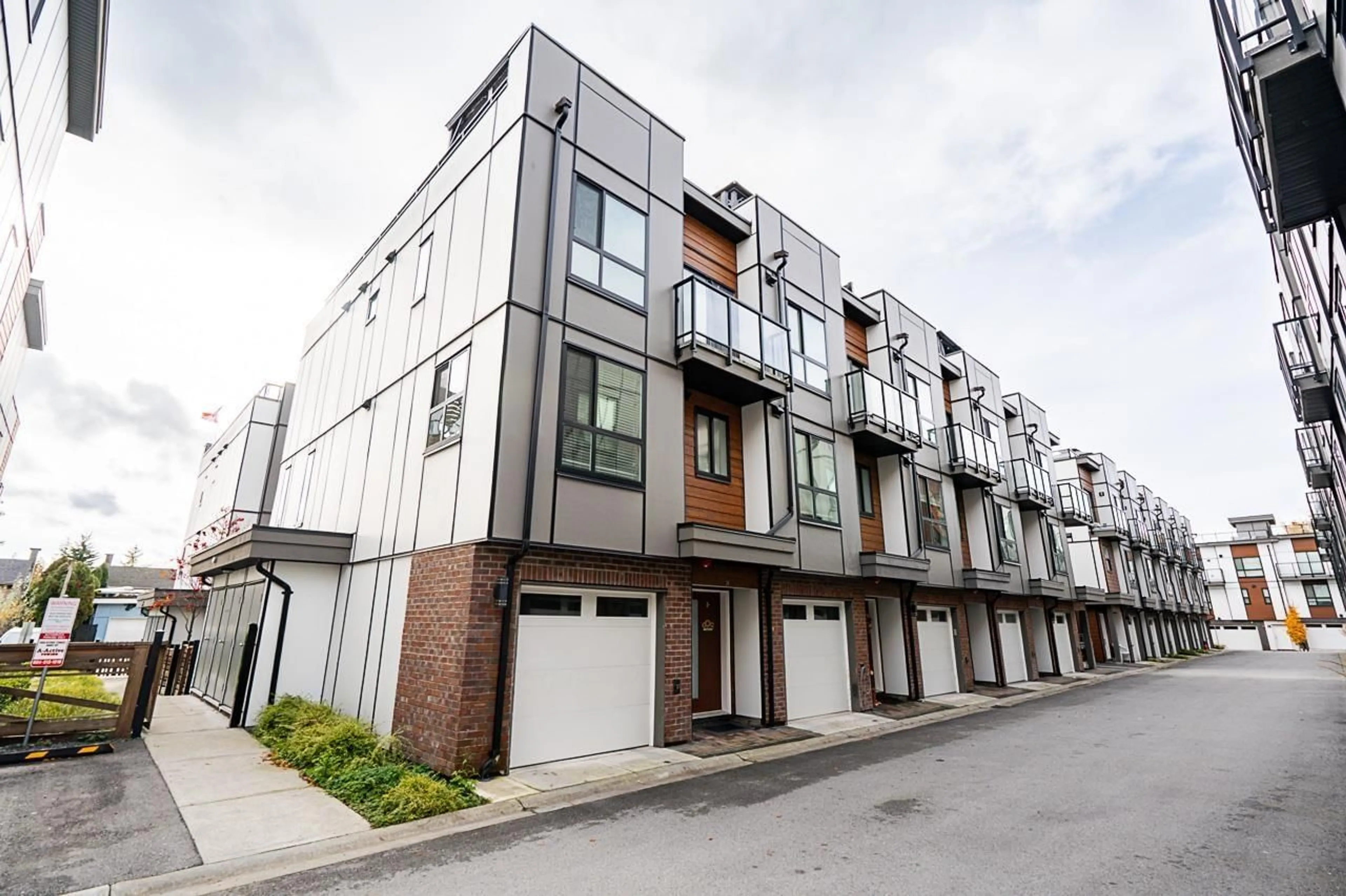 Unknown for 31 - 19760 55 AVENUE, Langley British Columbia V3A0L1