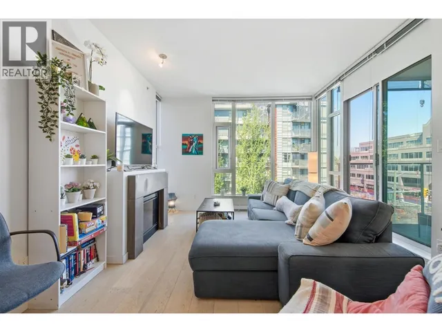 403 - 2528 MAPLE STREET, Vancouver 3