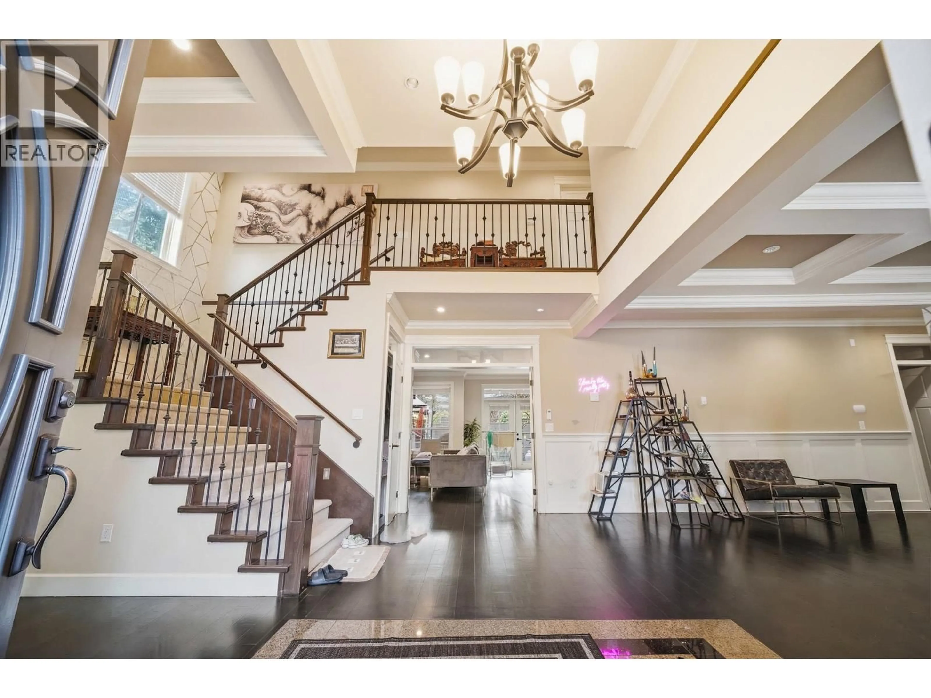 Indoor foyer for 7440 KRAFT CRESCENT, Burnaby British Columbia V5A1Z5