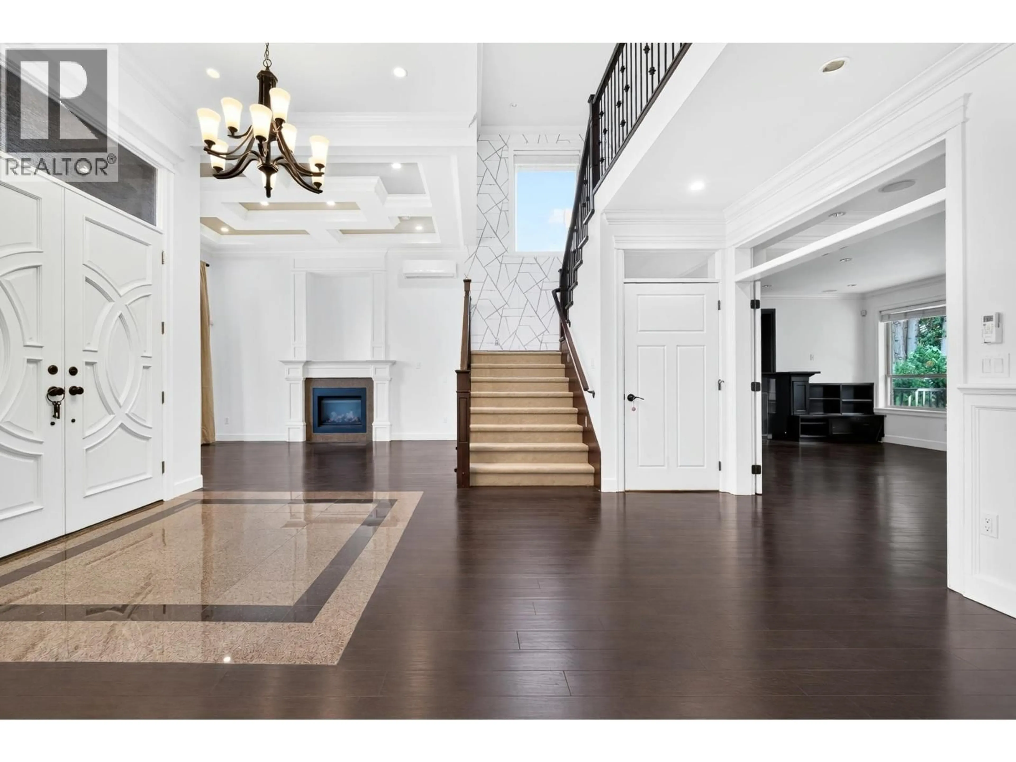 Indoor foyer for 7440 KRAFT CRESCENT, Burnaby British Columbia V5A1Z5