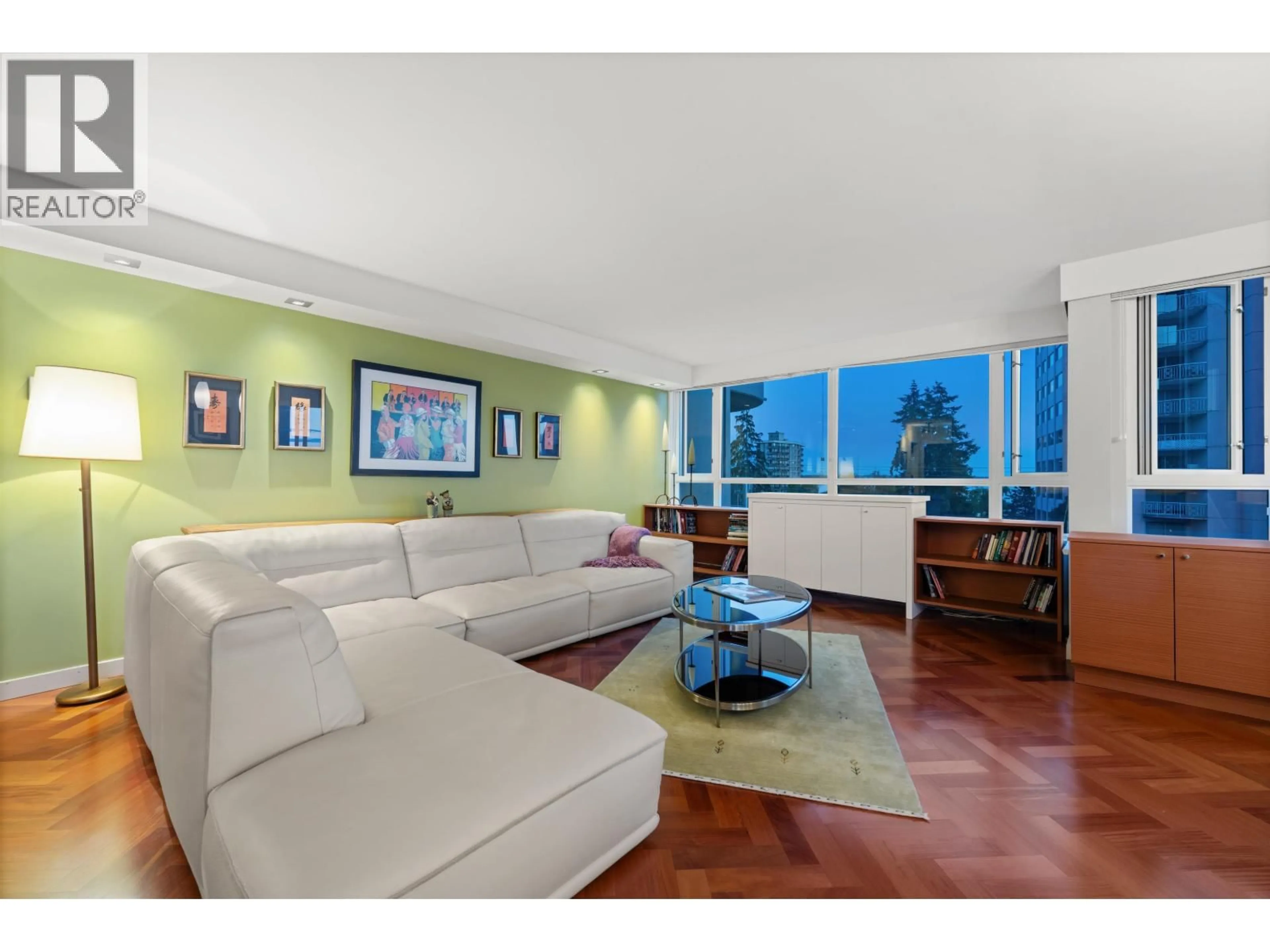 Living room with furniture, unknown for 503 - 2203 BELLEVUE AVENUE, West Vancouver British Columbia V7V4V7