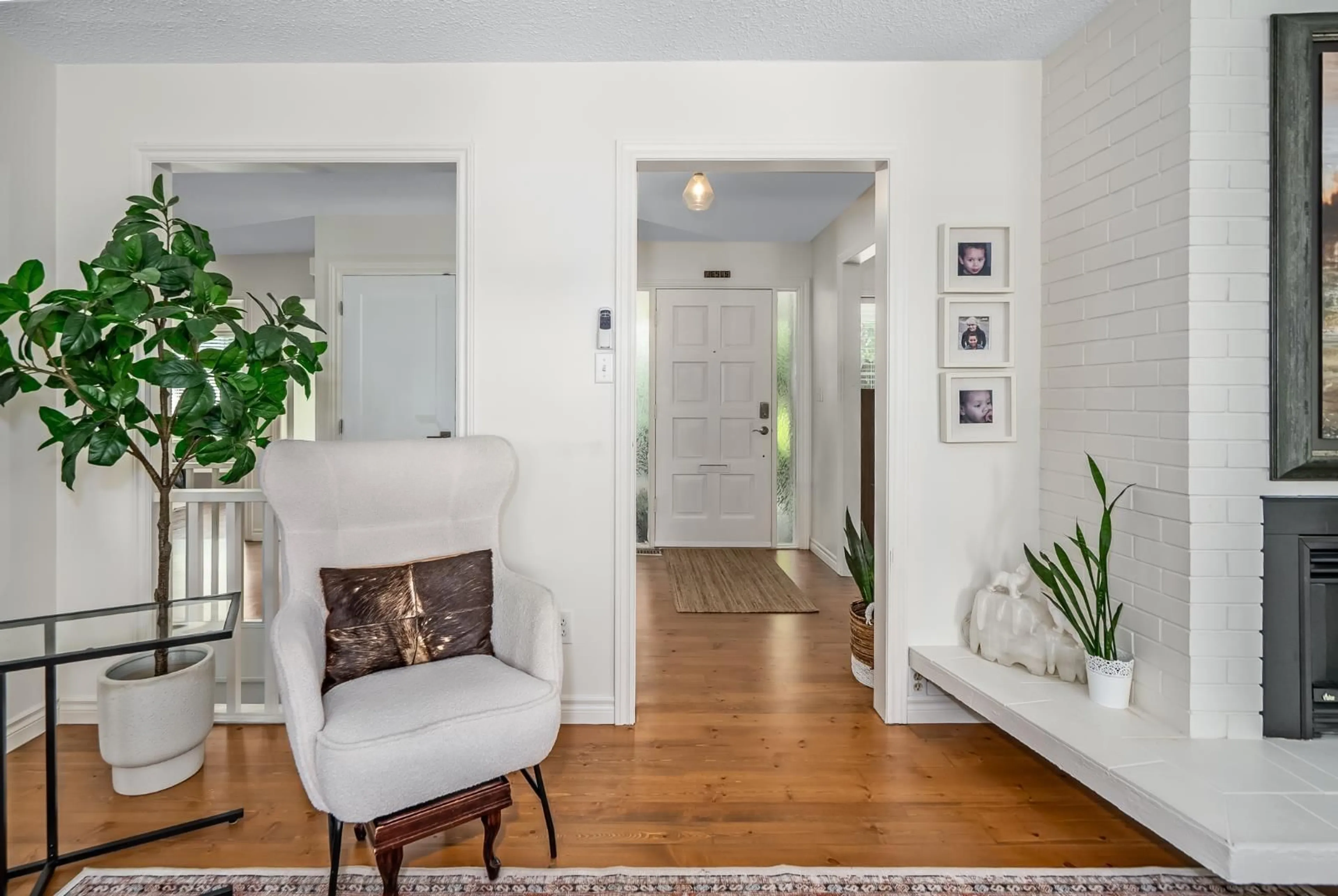 Indoor entryway for 34899 HIGH DRIVE, Abbotsford British Columbia V2S2X7