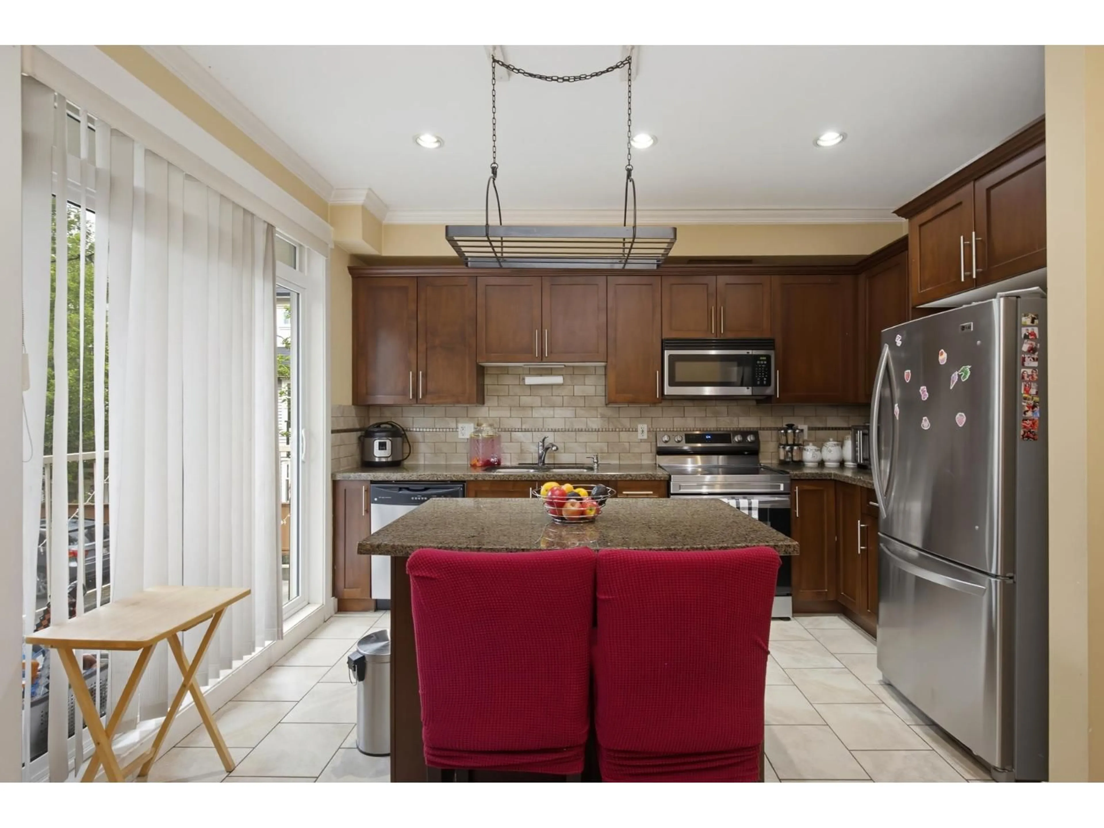 Open concept kitchen, ceramic/tile floor for 11 - 5623 TESKEY WAY, Chilliwack British Columbia V2R0K9