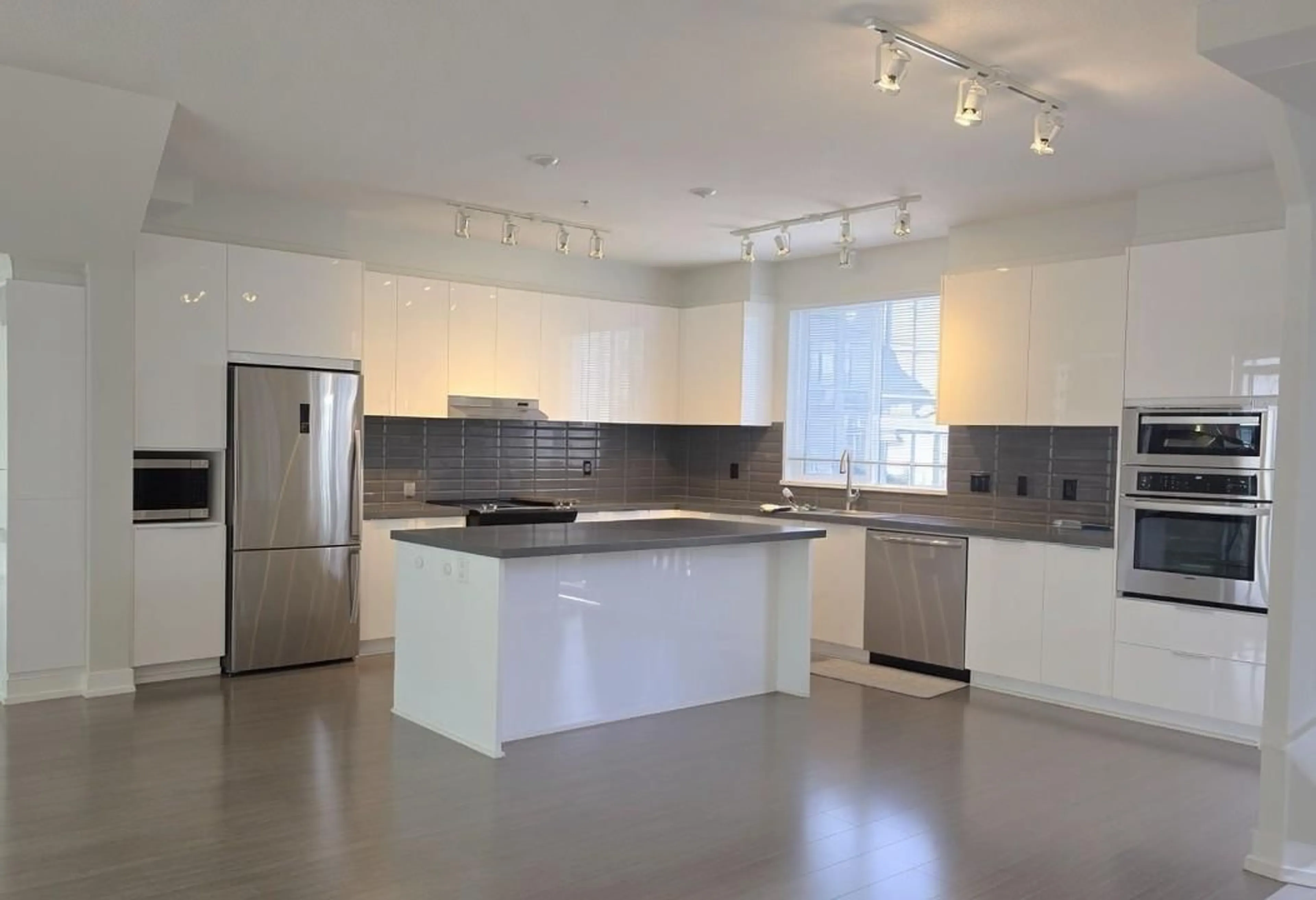 Open concept kitchen, unknown for 33 - 8138 204 STREET, Langley British Columbia V2Y0T4
