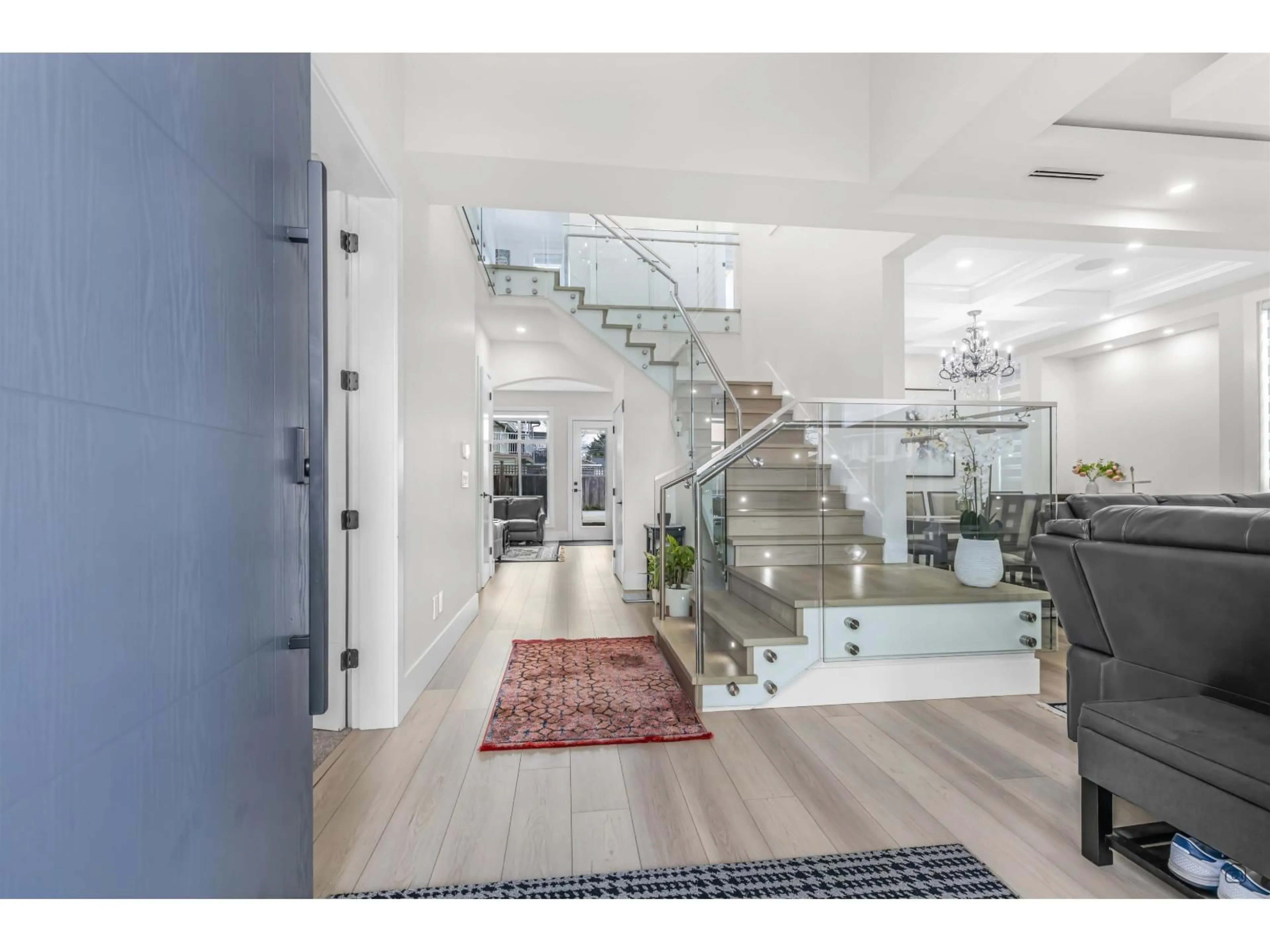 Indoor foyer for 12525 75A AVENUE, Surrey British Columbia V3W0M3
