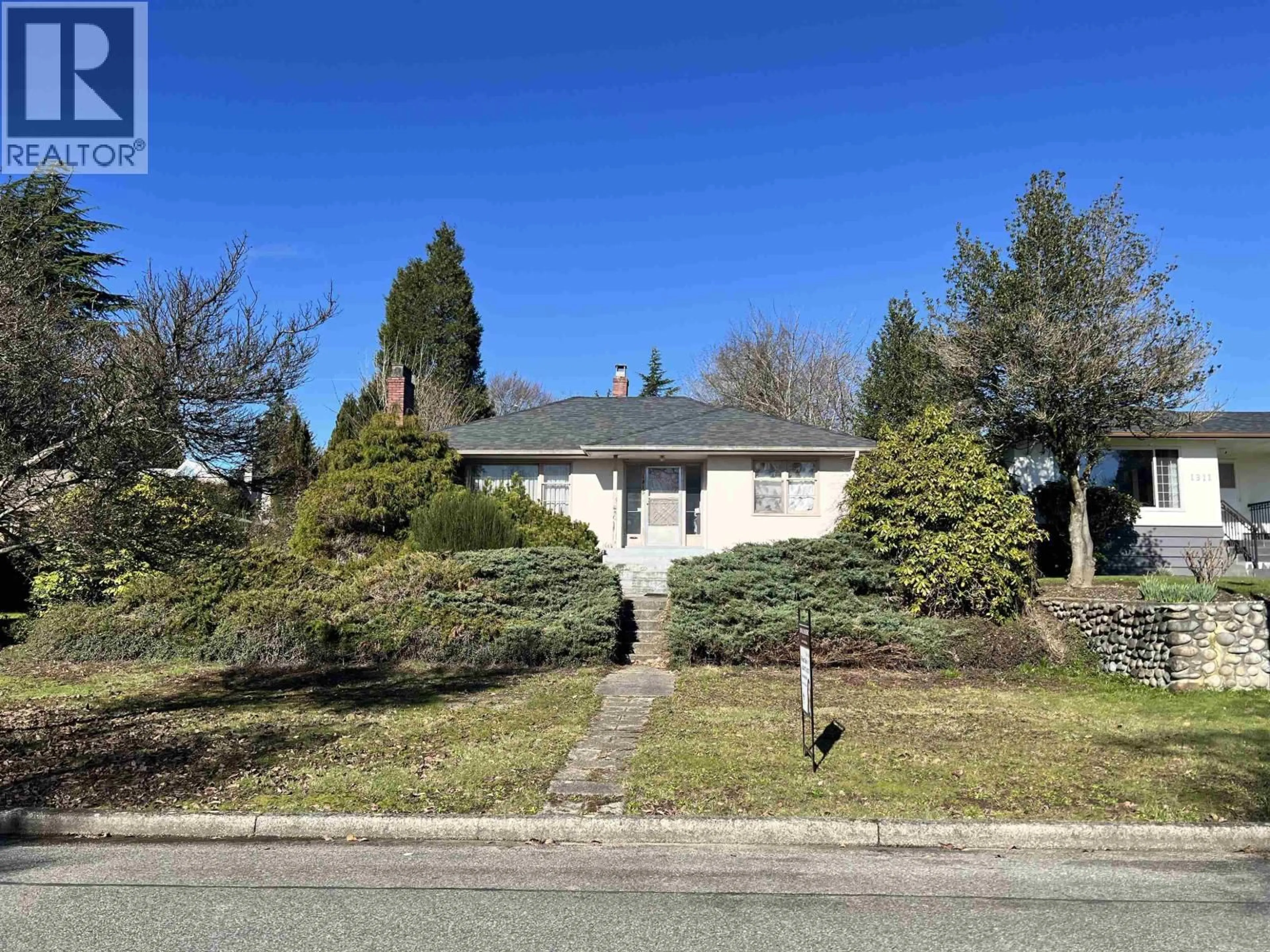 A pic from outside/outdoor area/front of a property/back of a property/a pic from drone, street for 1315 58TH AVENUE, Vancouver British Columbia V6P1W3