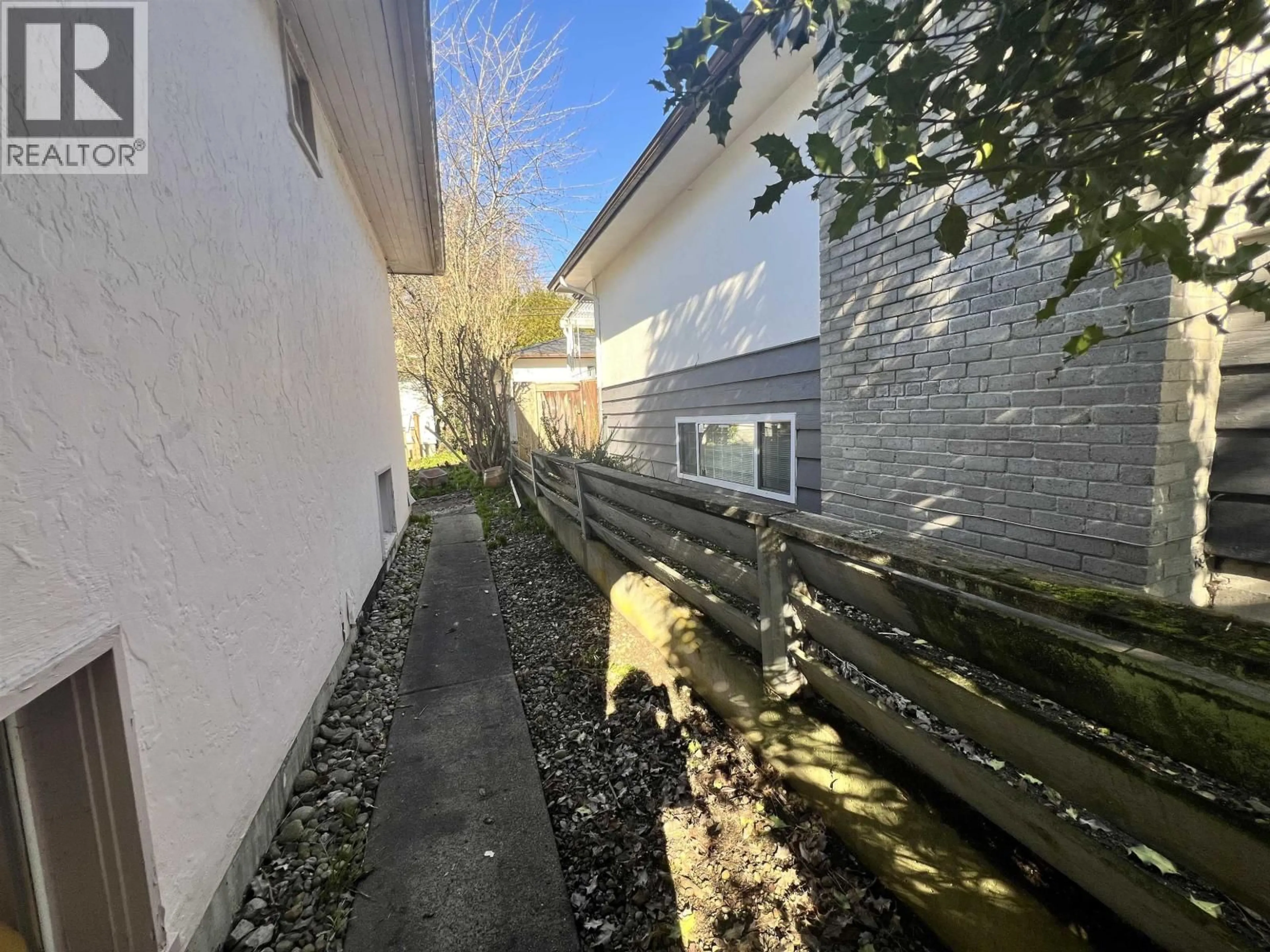 A pic from outside/outdoor area/front of a property/back of a property/a pic from drone, street for 1315 58TH AVENUE, Vancouver British Columbia V6P1W3