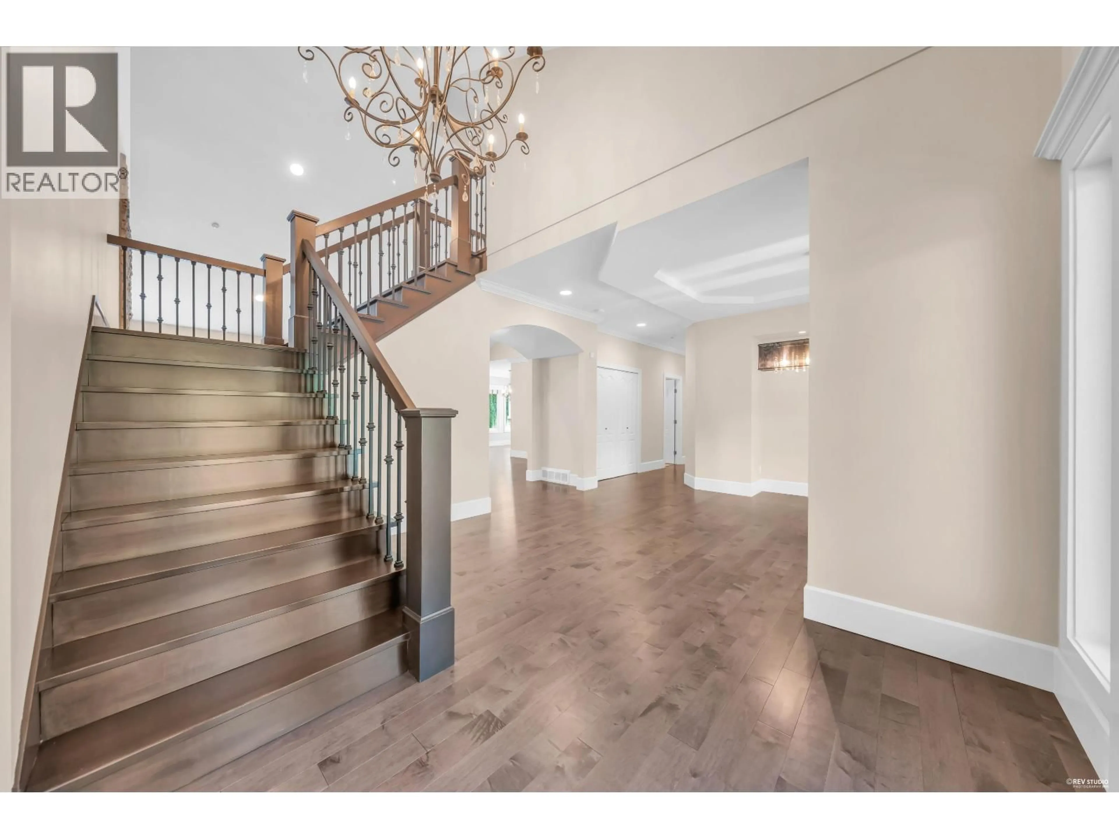 Indoor foyer for 1499 JOHNSON STREET, Coquitlam British Columbia V3E2T1