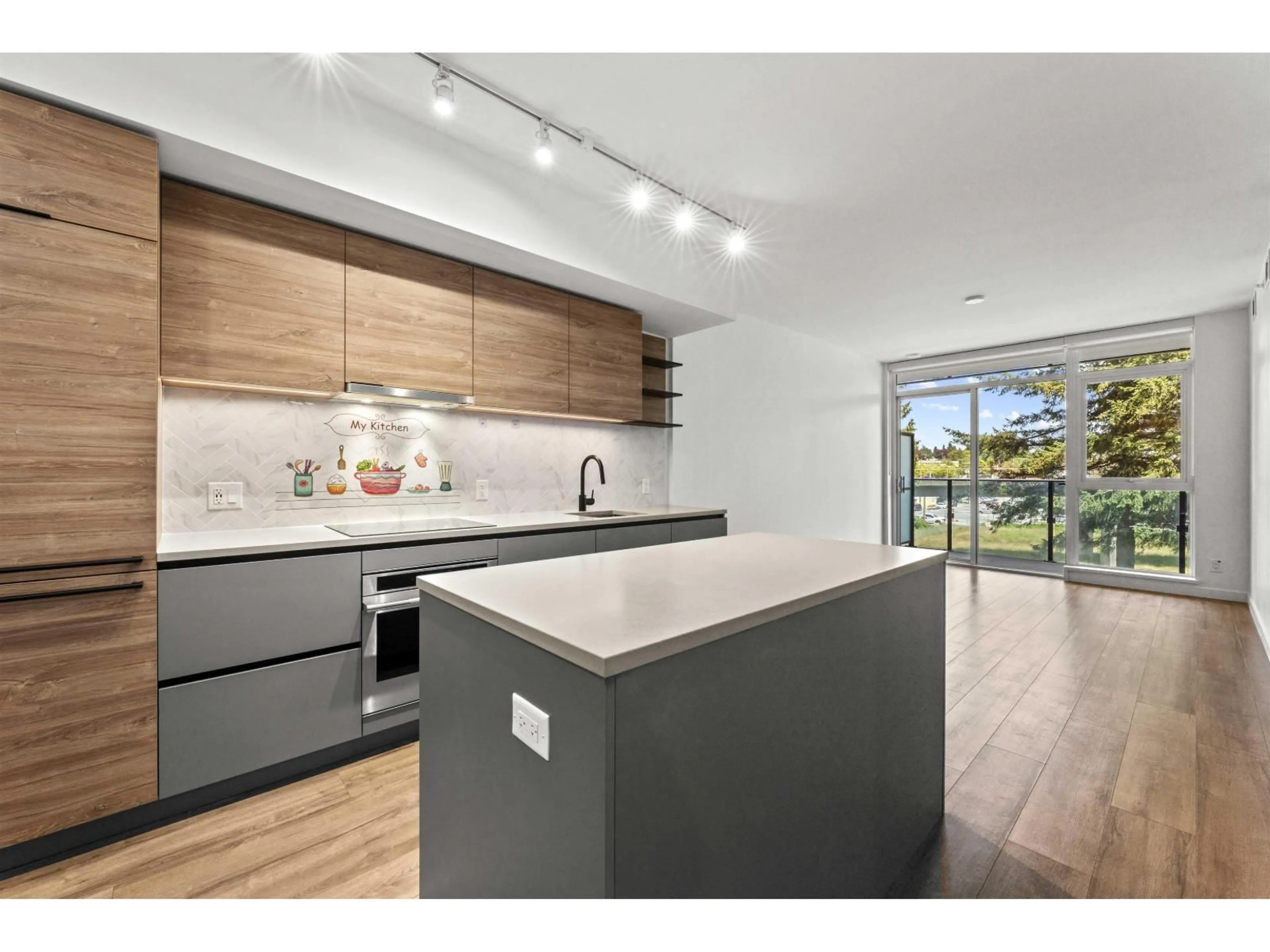 Open concept kitchen, wood/laminate floor for 307 - 13428 105 AVENUE, Surrey British Columbia V3T0S6