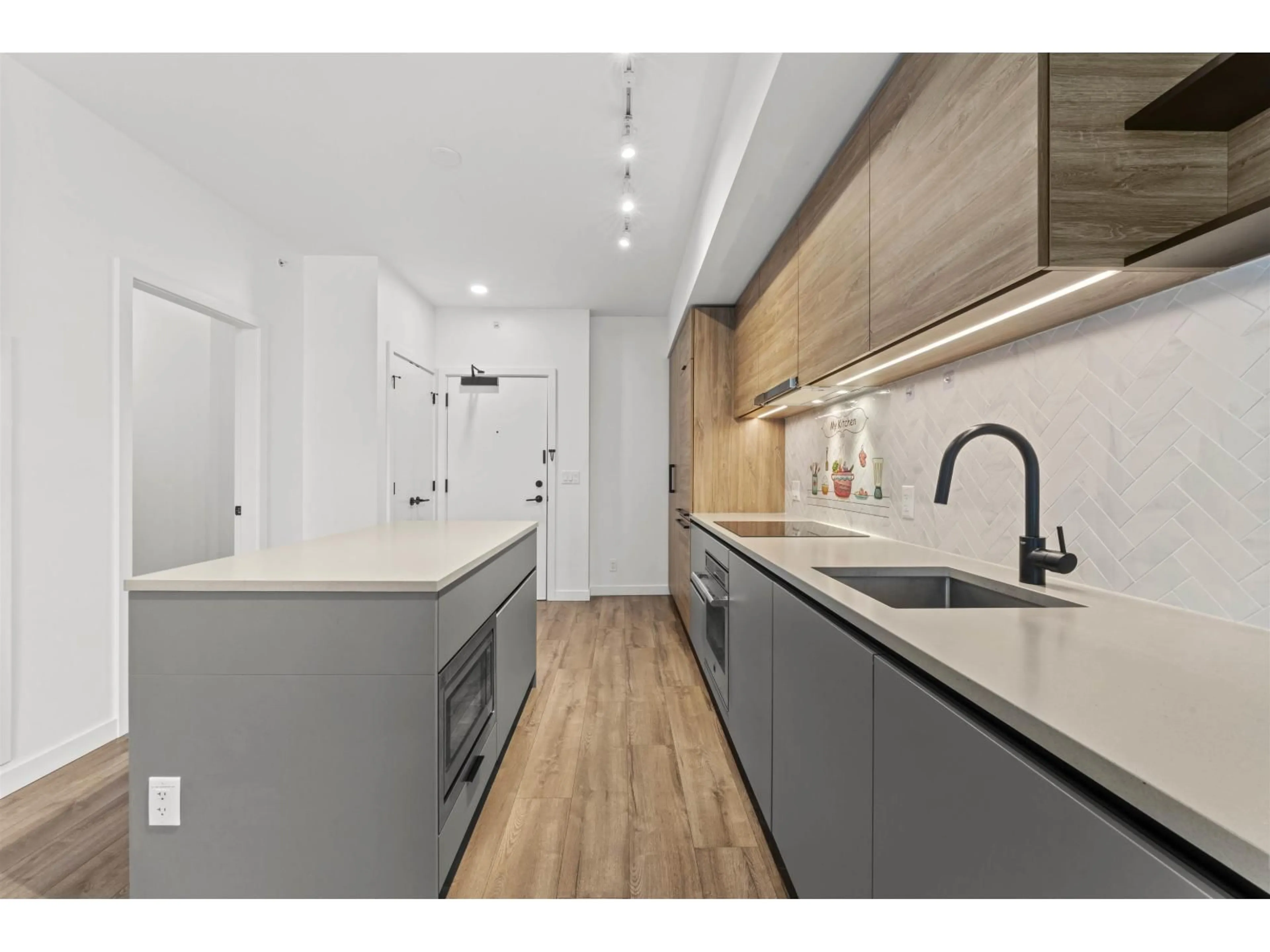 Open concept kitchen, unknown for 307 - 13428 105 AVENUE, Surrey British Columbia V3T0S6