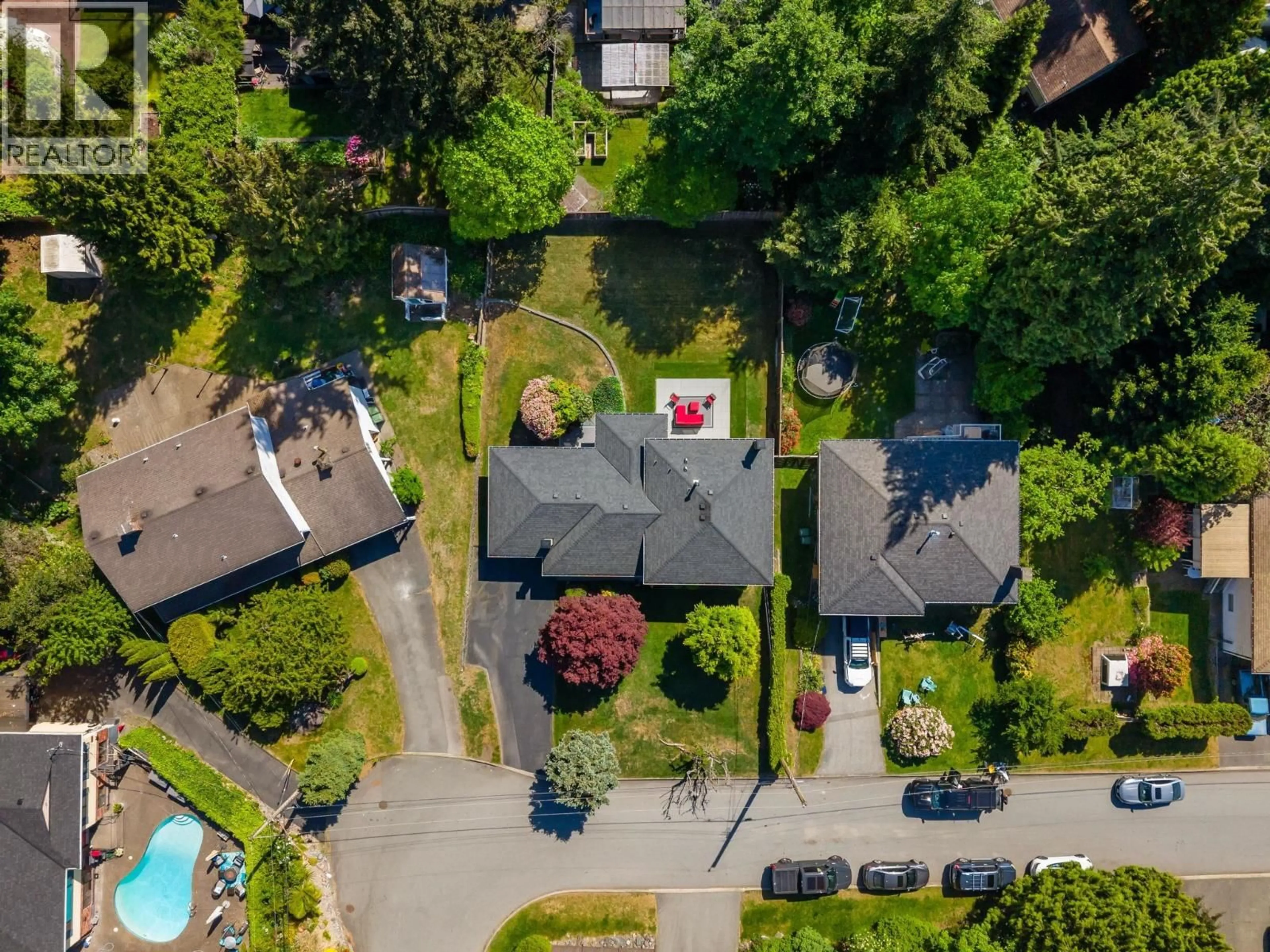A pic from outside/outdoor area/front of a property/back of a property/a pic from drone, street for 1256 EASTVIEW ROAD, North Vancouver British Columbia V7J1L6