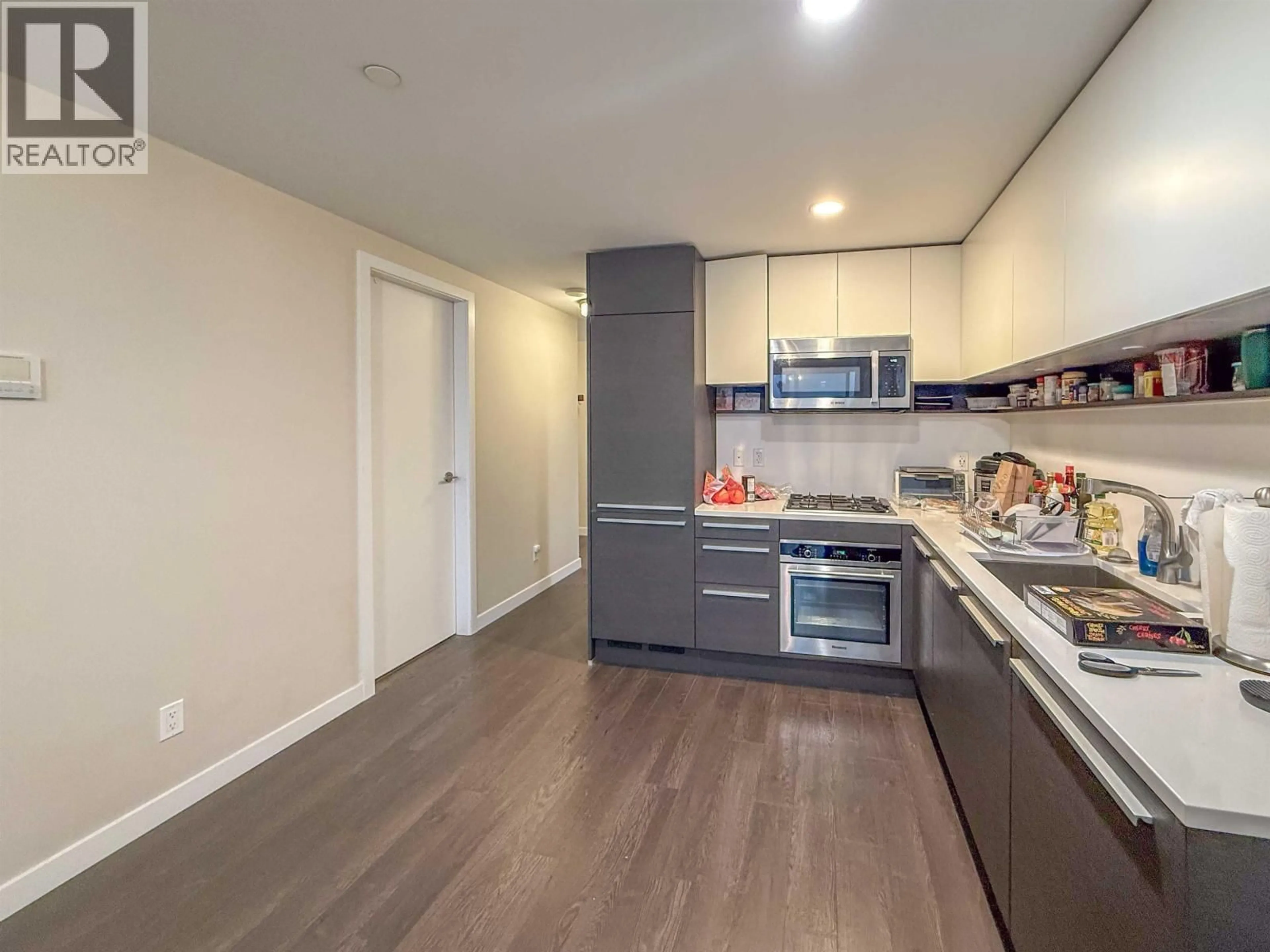 Standard kitchen, unknown for 3004 - 4485 SKYLINE DRIVE, Burnaby British Columbia V5C0J2