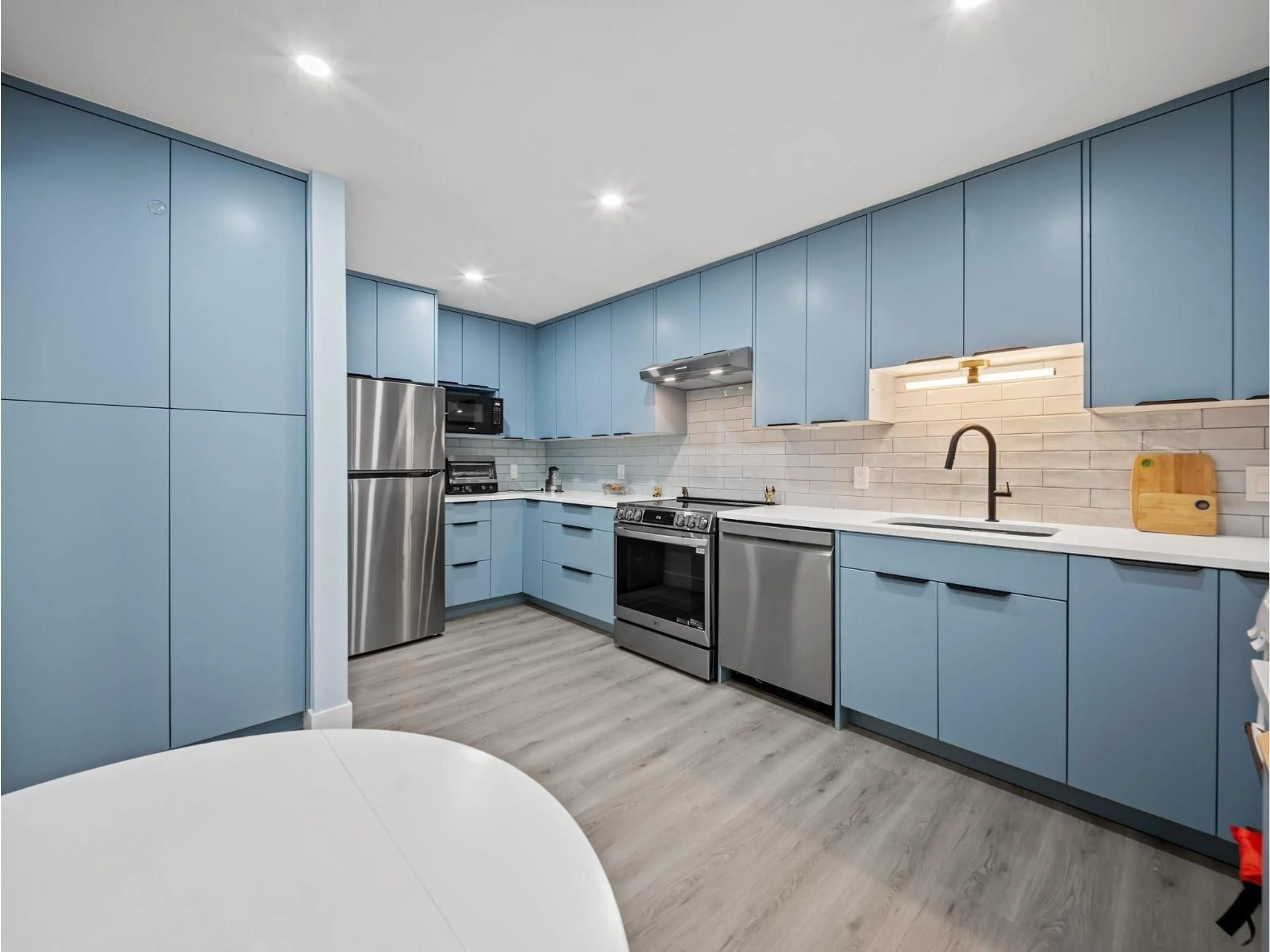 Contemporary kitchen, unknown for 55 - 16016 82 AVENUE, Surrey British Columbia V4N0N7