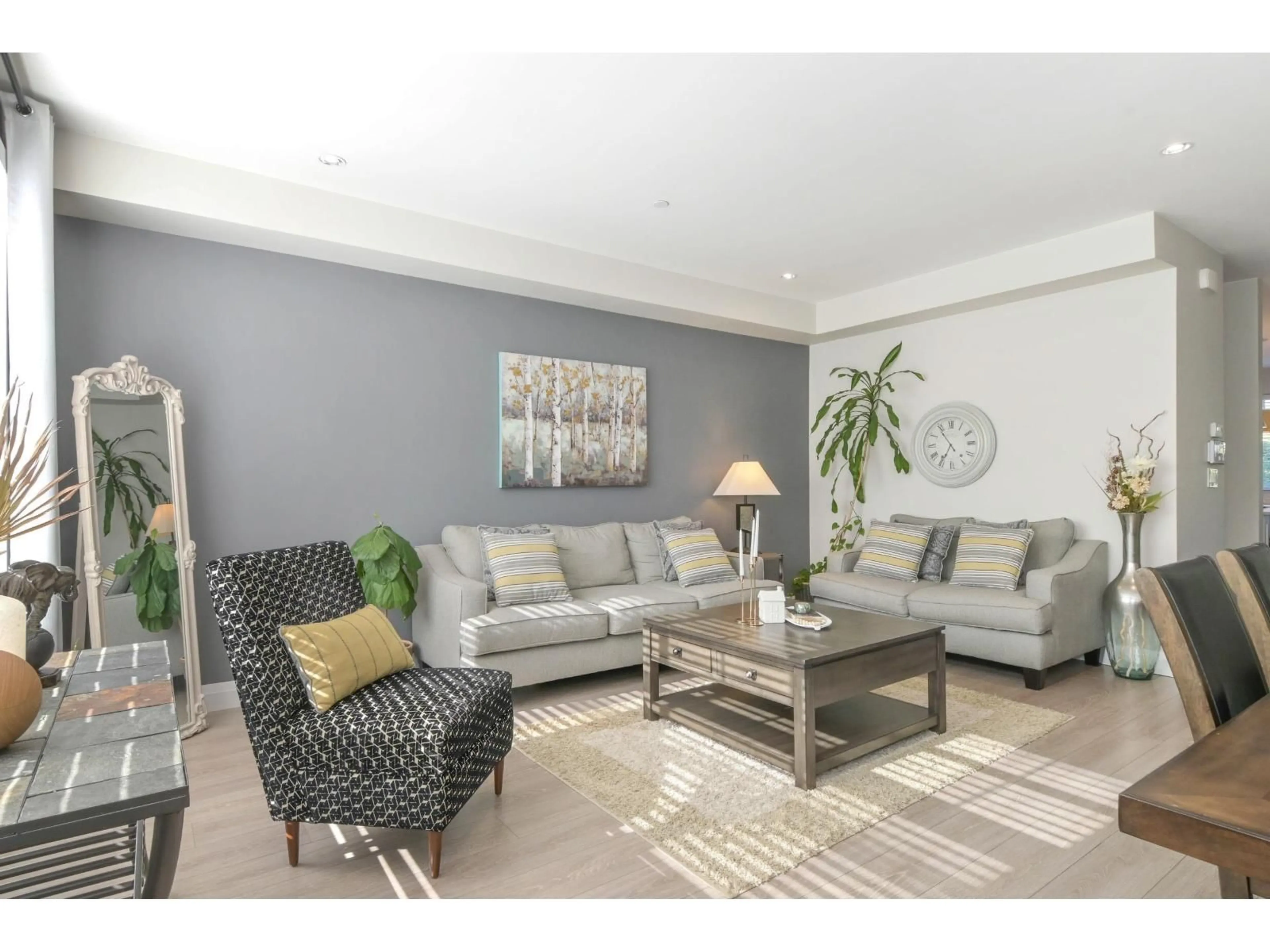 Living room with furniture, unknown for 14 - 19938 70 AVENUE, Langley British Columbia V2Y0R1