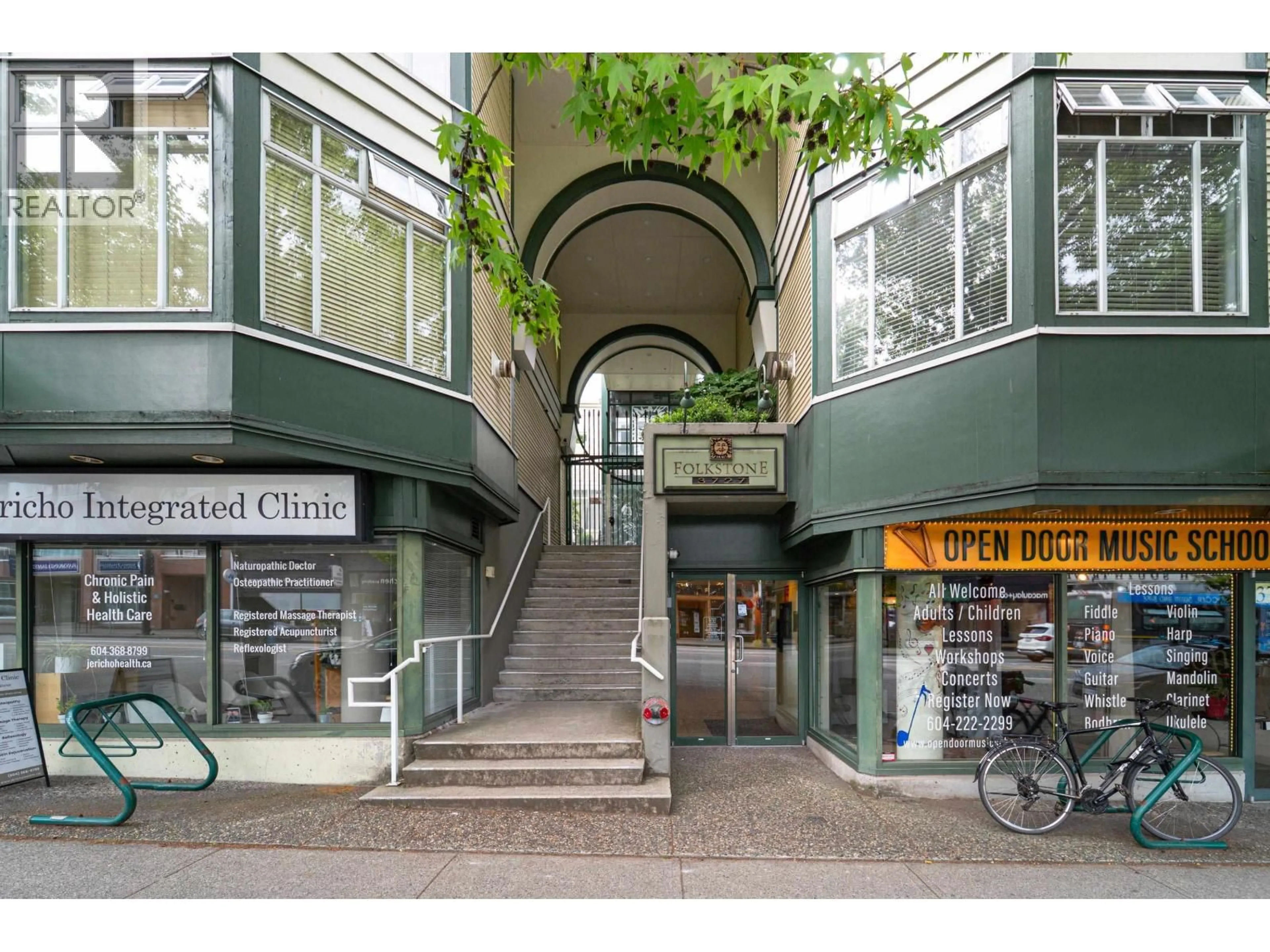 Indoor foyer for 202 - 3727 10TH AVENUE, Vancouver British Columbia V6R2G5