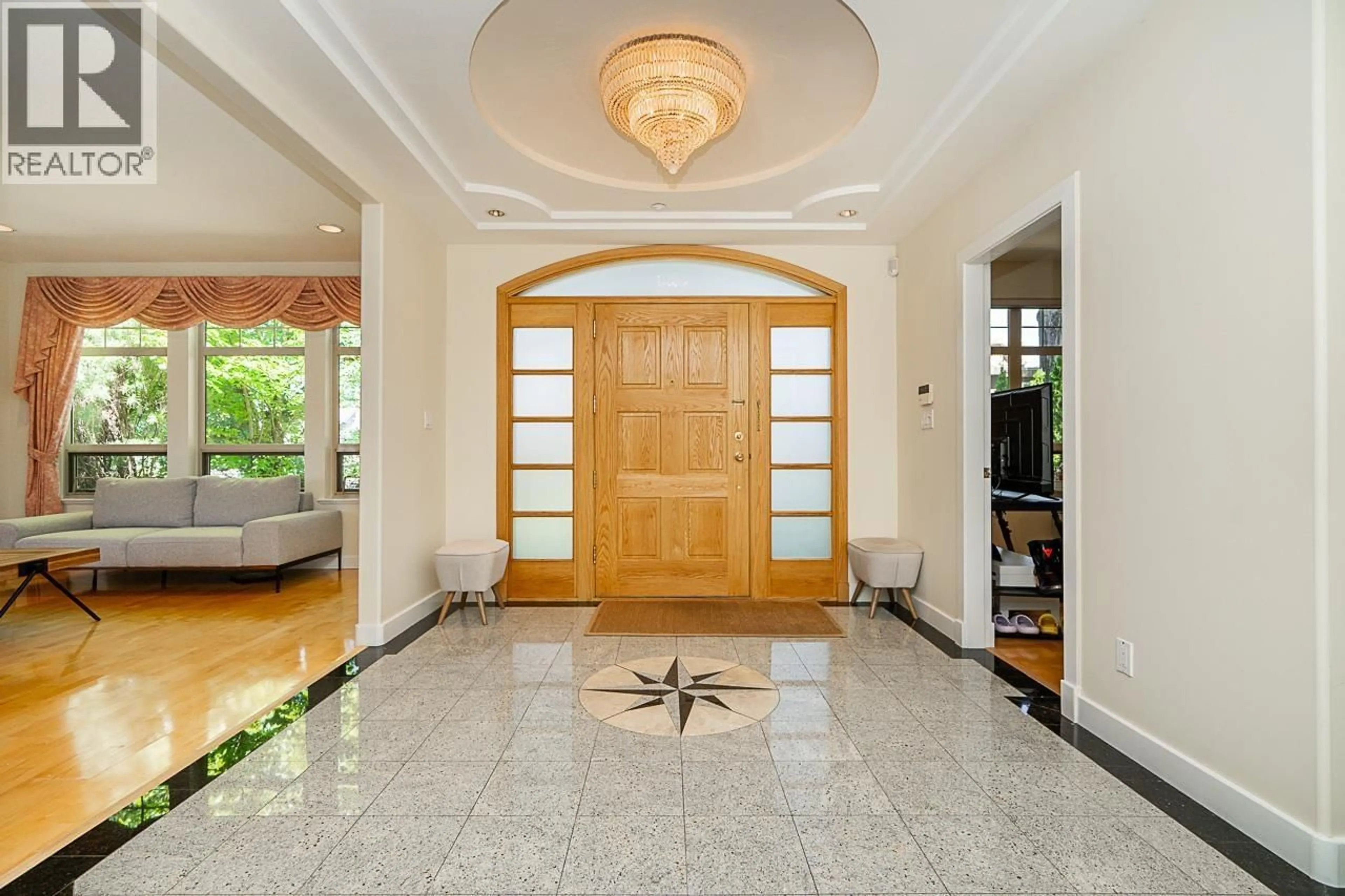 Indoor foyer for 732 26TH AVENUE, Vancouver British Columbia V5Z2E8
