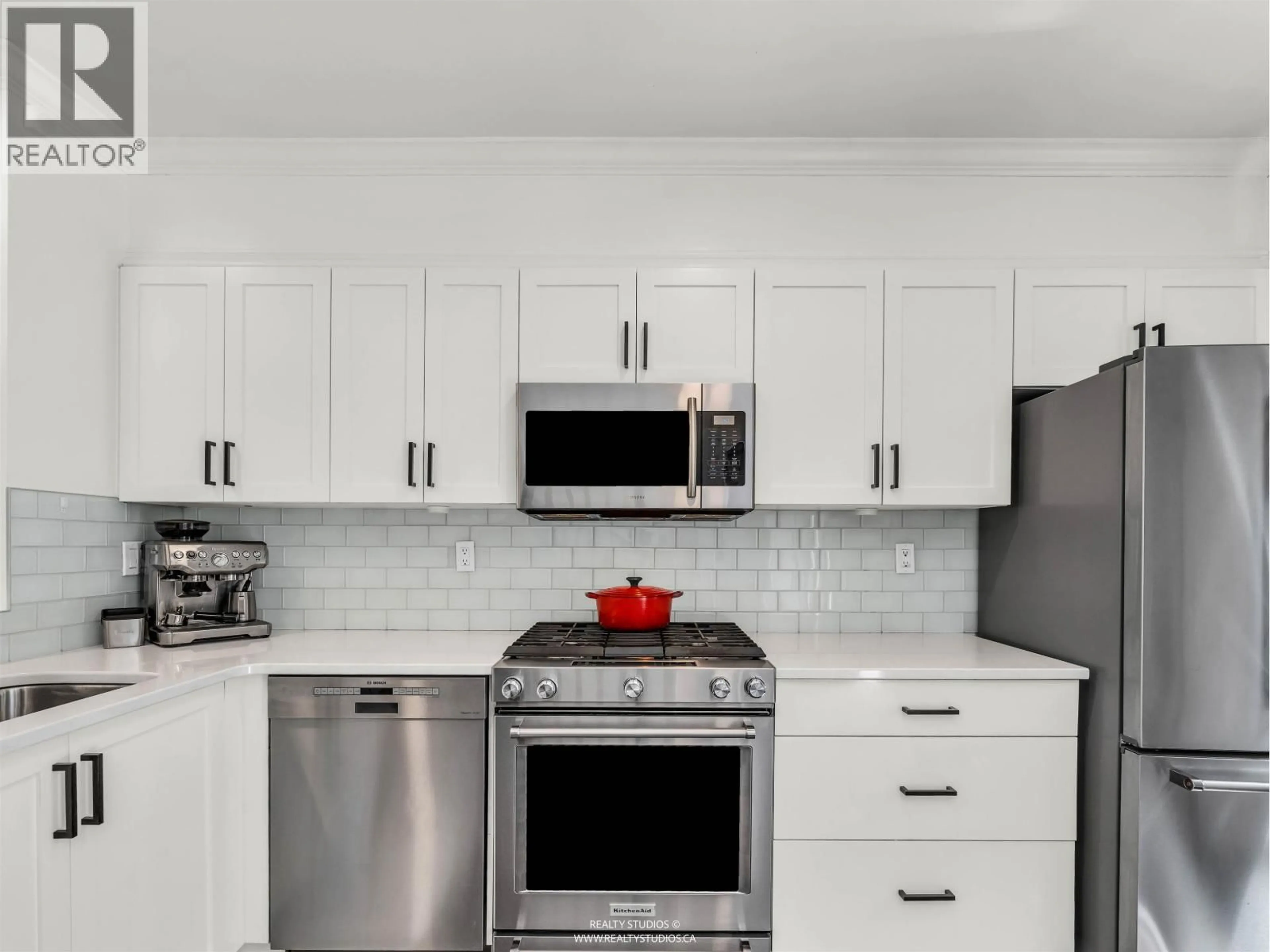 Standard kitchen, ceramic/tile floor for 4 - 618 6TH AVENUE, Vancouver British Columbia V5Z1A3