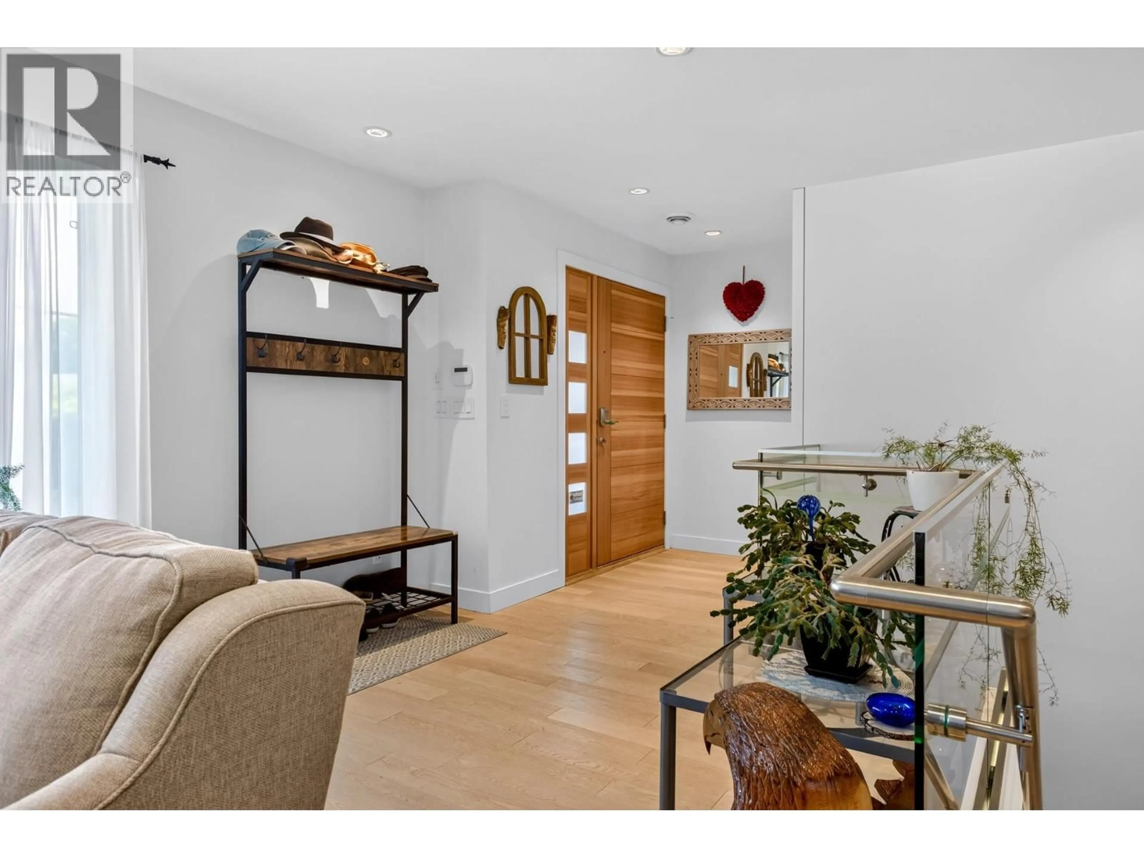 Indoor entryway for 1706 KILKENNY ROAD, North Vancouver British Columbia V7J1T9