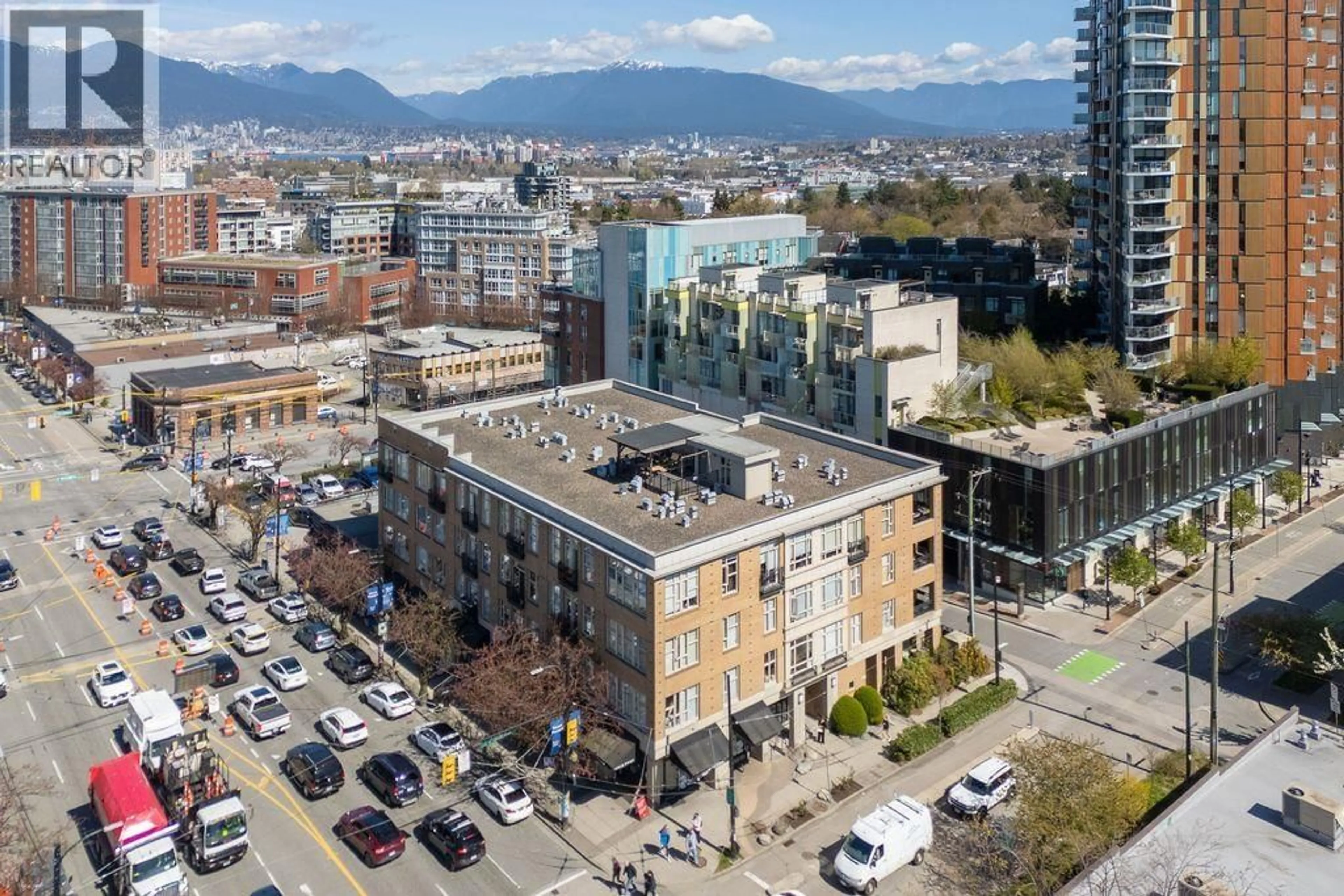 A pic from outside/outdoor area/front of a property/back of a property/a pic from drone, city buildings view from balcony for 208 - 205 10TH AVENUE, Vancouver British Columbia V5T4V6