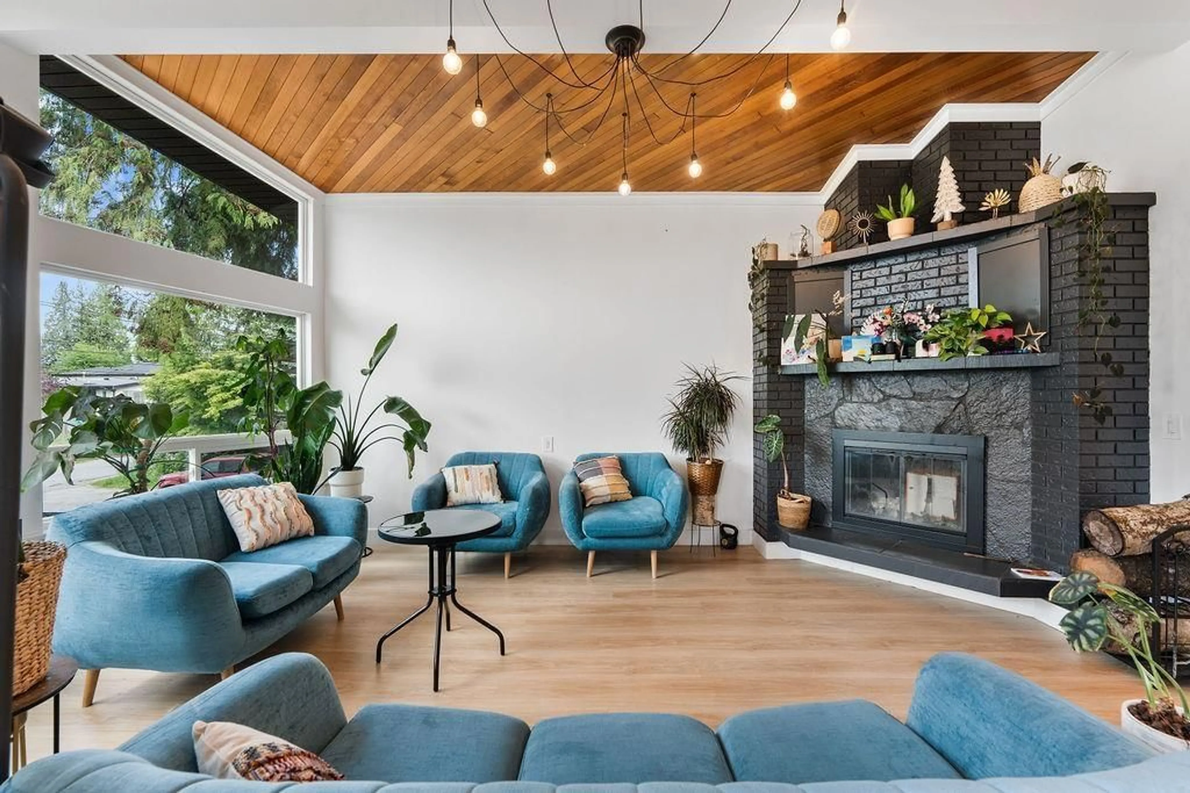 Living room with furniture, unknown for 14180 KINDERSLEY DRIVE, Surrey British Columbia V3R5P5