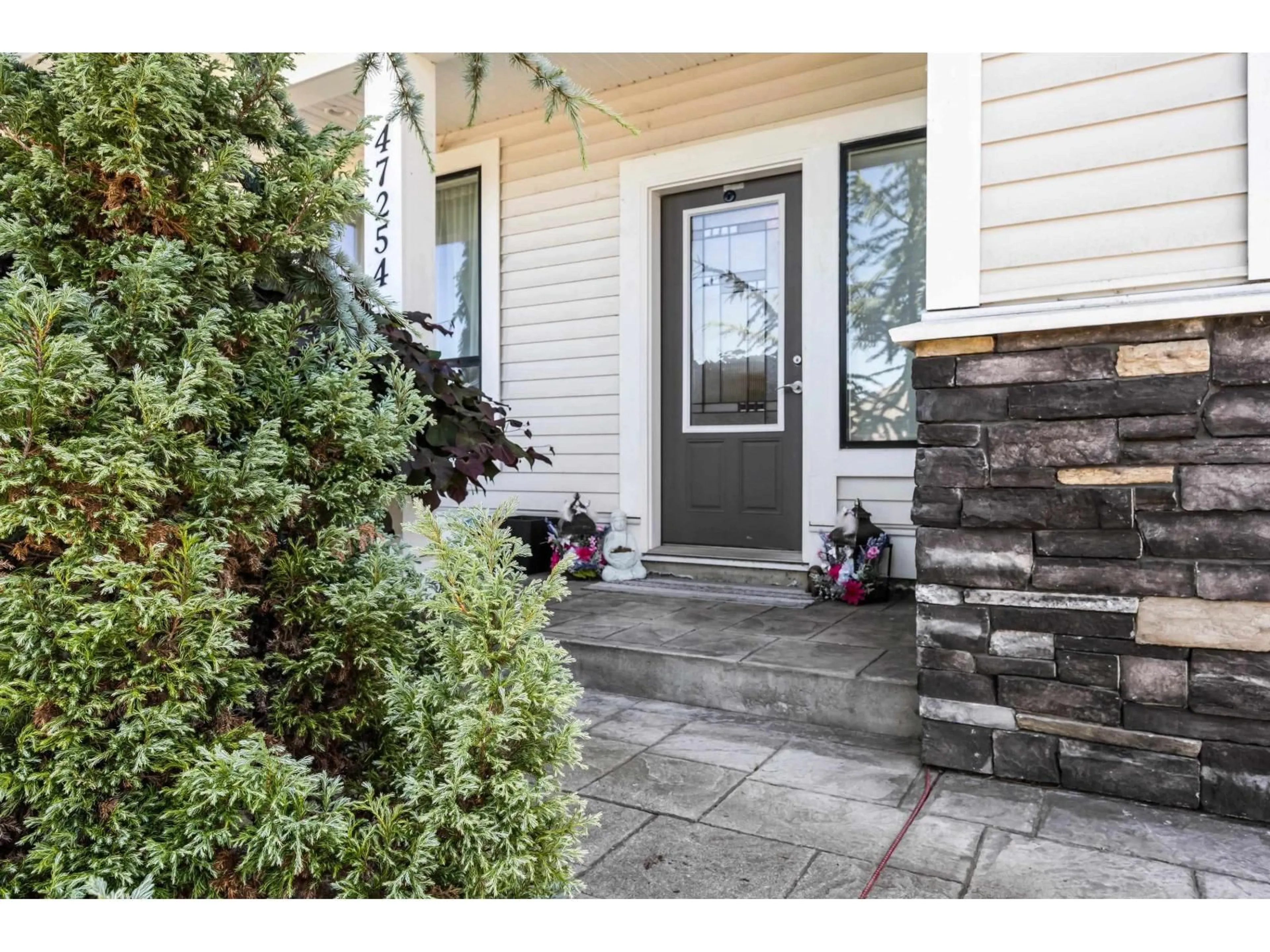 Indoor entryway for 47254 SYLVAN DRIVE, Chilliwack British Columbia V2R0R8