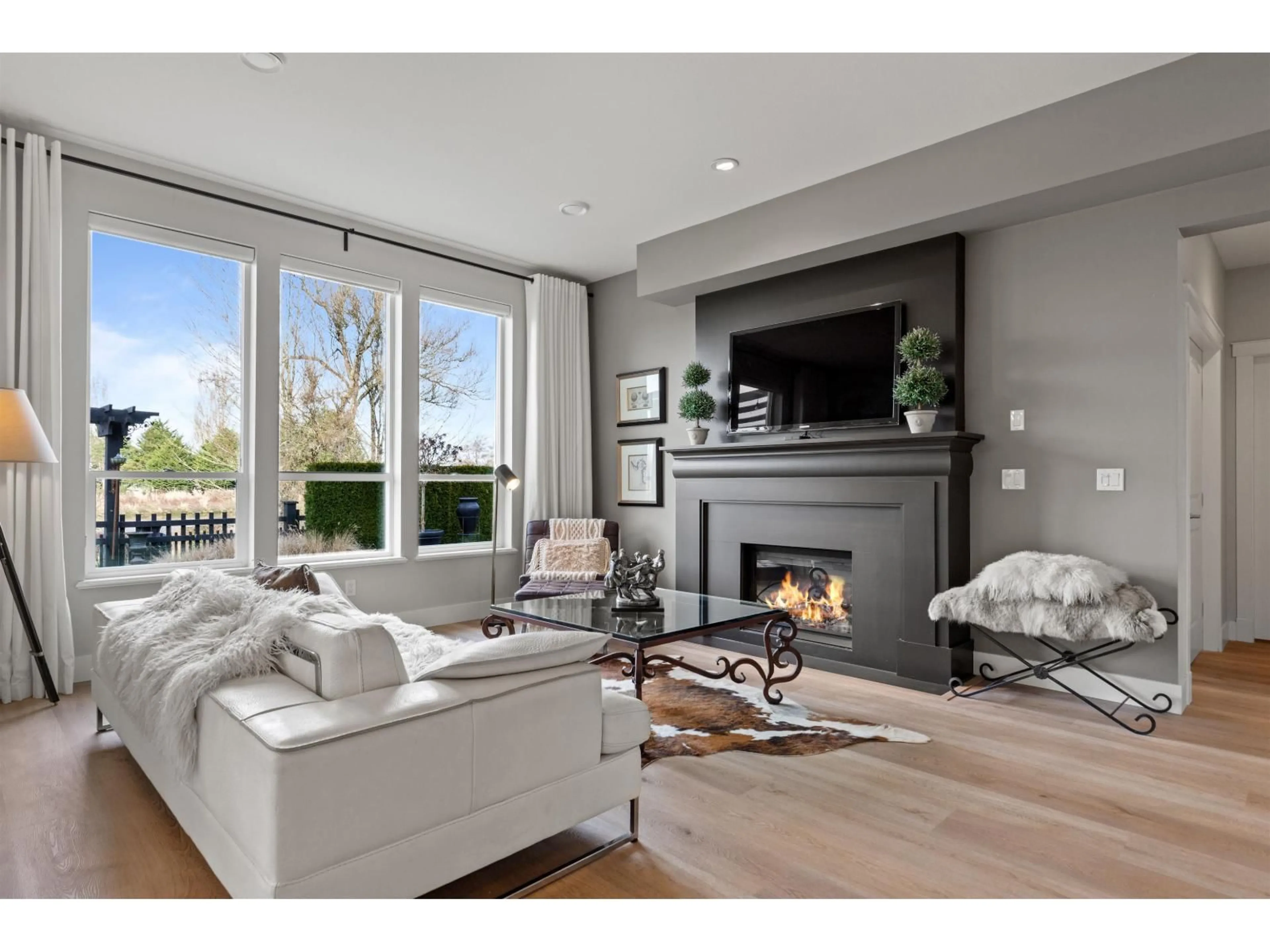 Living room with furniture, unknown for 14279 37 AVENUE, Surrey British Columbia V4P0C2