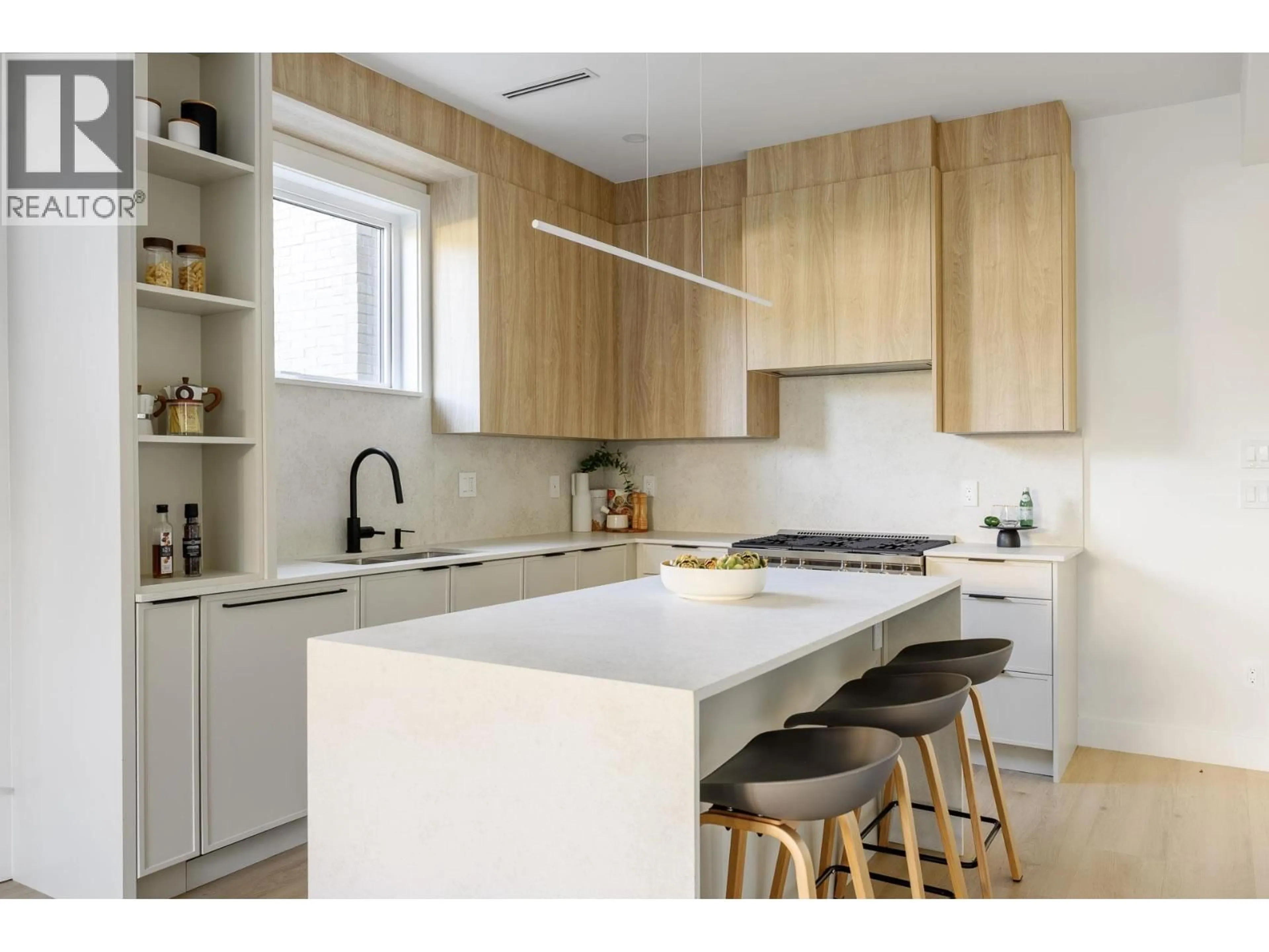 Contemporary kitchen, unknown for 102 - 1132 MADORE AVENUE, Coquitlam British Columbia V3K3B9