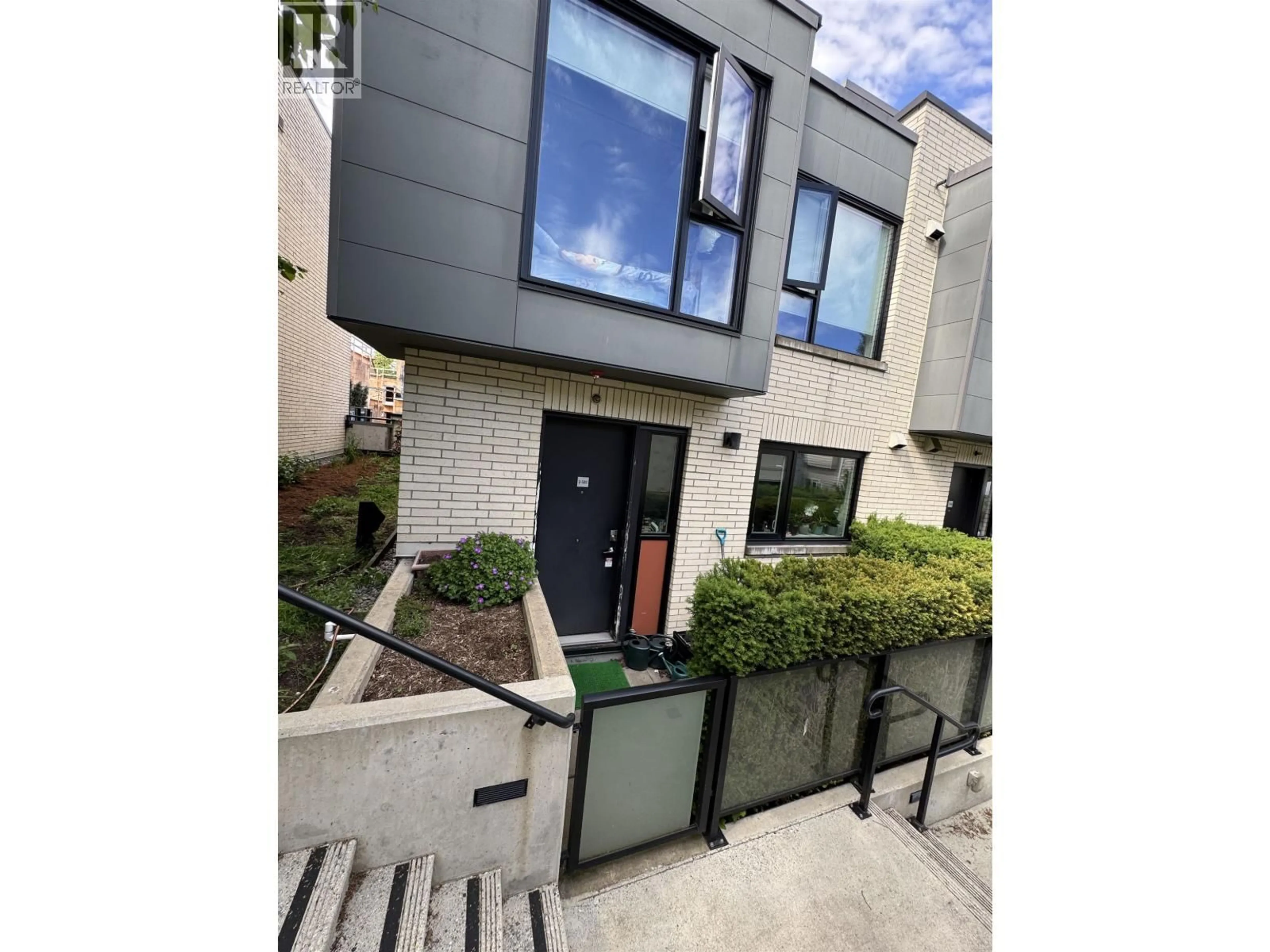 Unknown for 2 - 589 KING EDWARD AVENUE, Vancouver British Columbia V5Z2C4