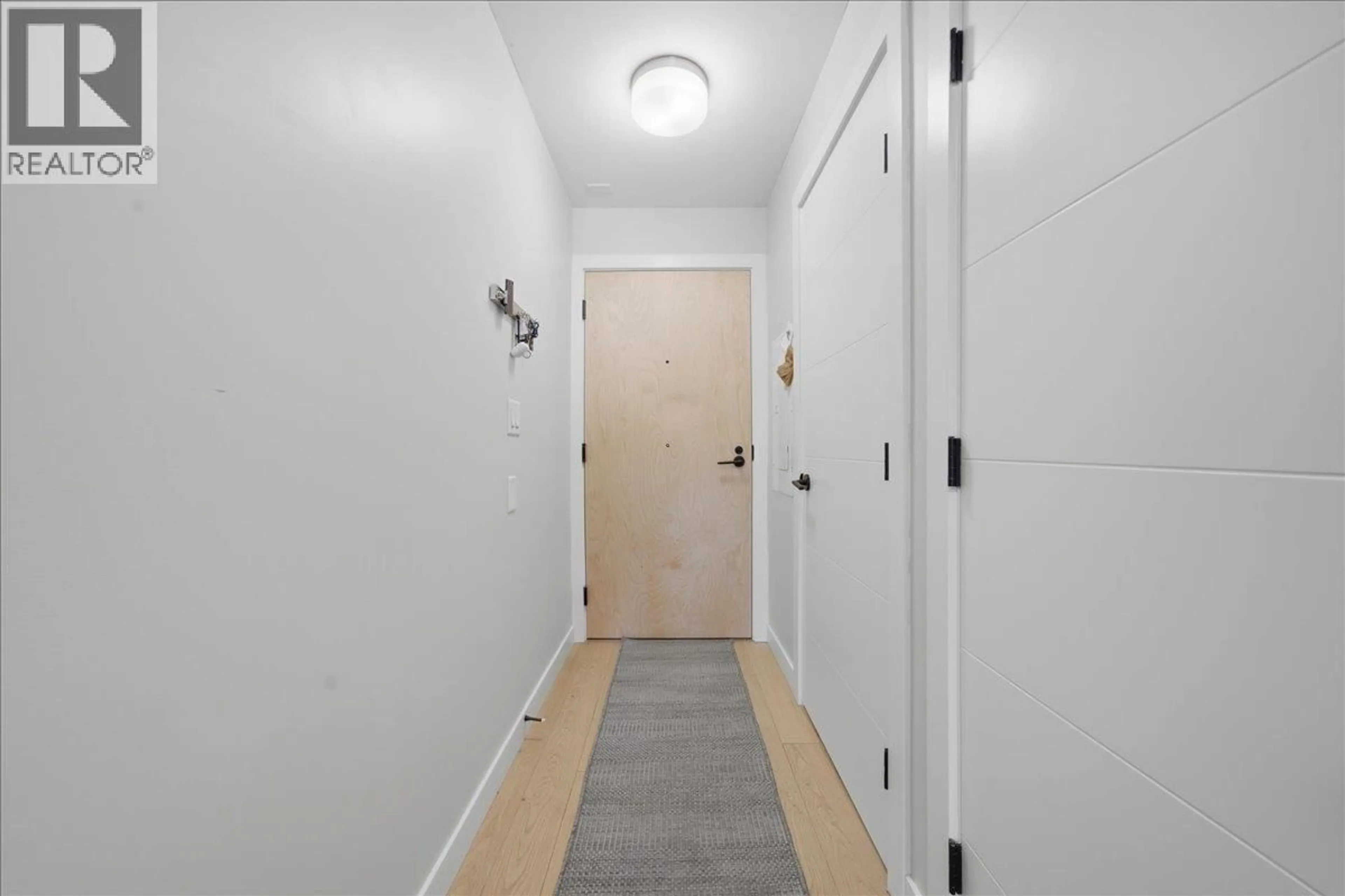 Indoor entryway for 203 - 2508 FRASER STREET, Vancouver British Columbia V5T3V4