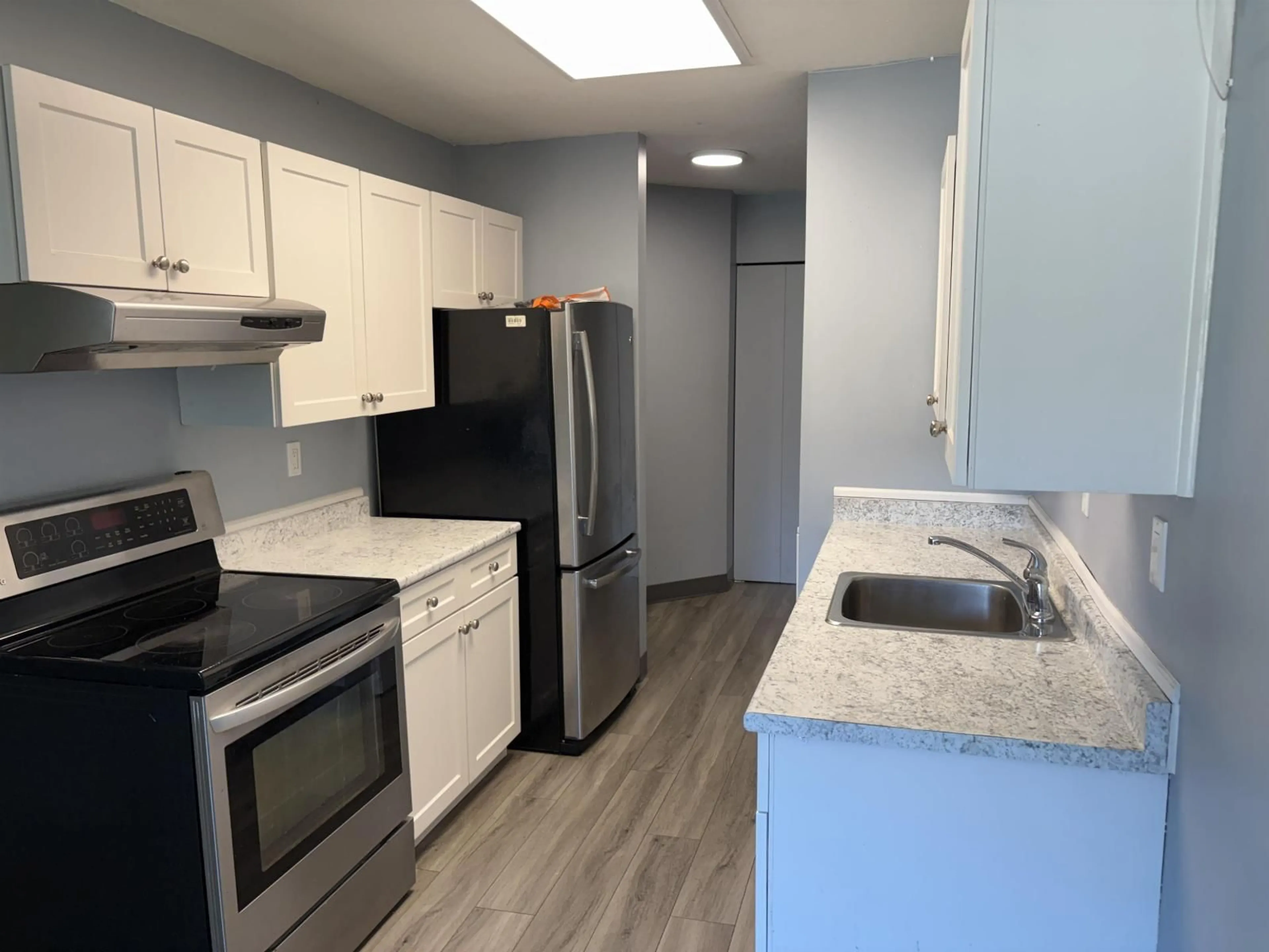 Standard kitchen, unknown for 206 - 9682 134 STREET, Surrey British Columbia V3T5L6