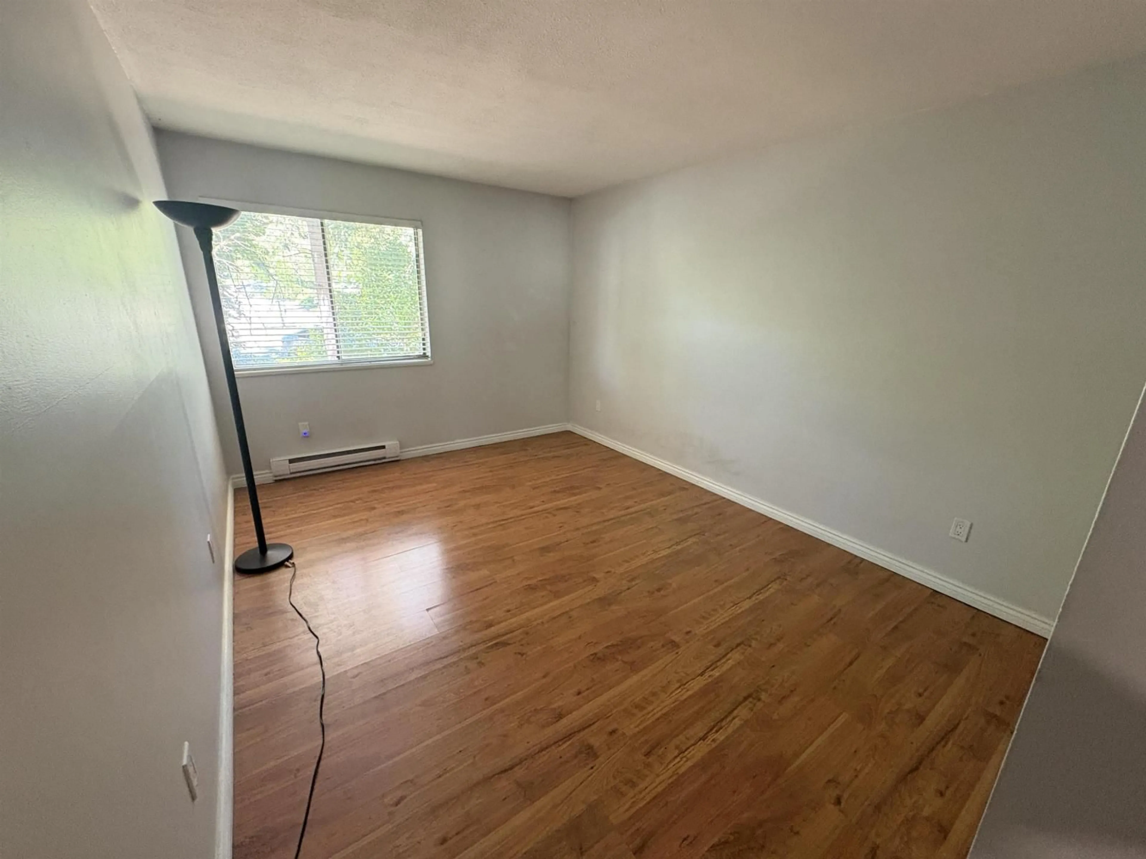 A pic of a room for 206 - 9682 134 STREET, Surrey British Columbia V3T5L6