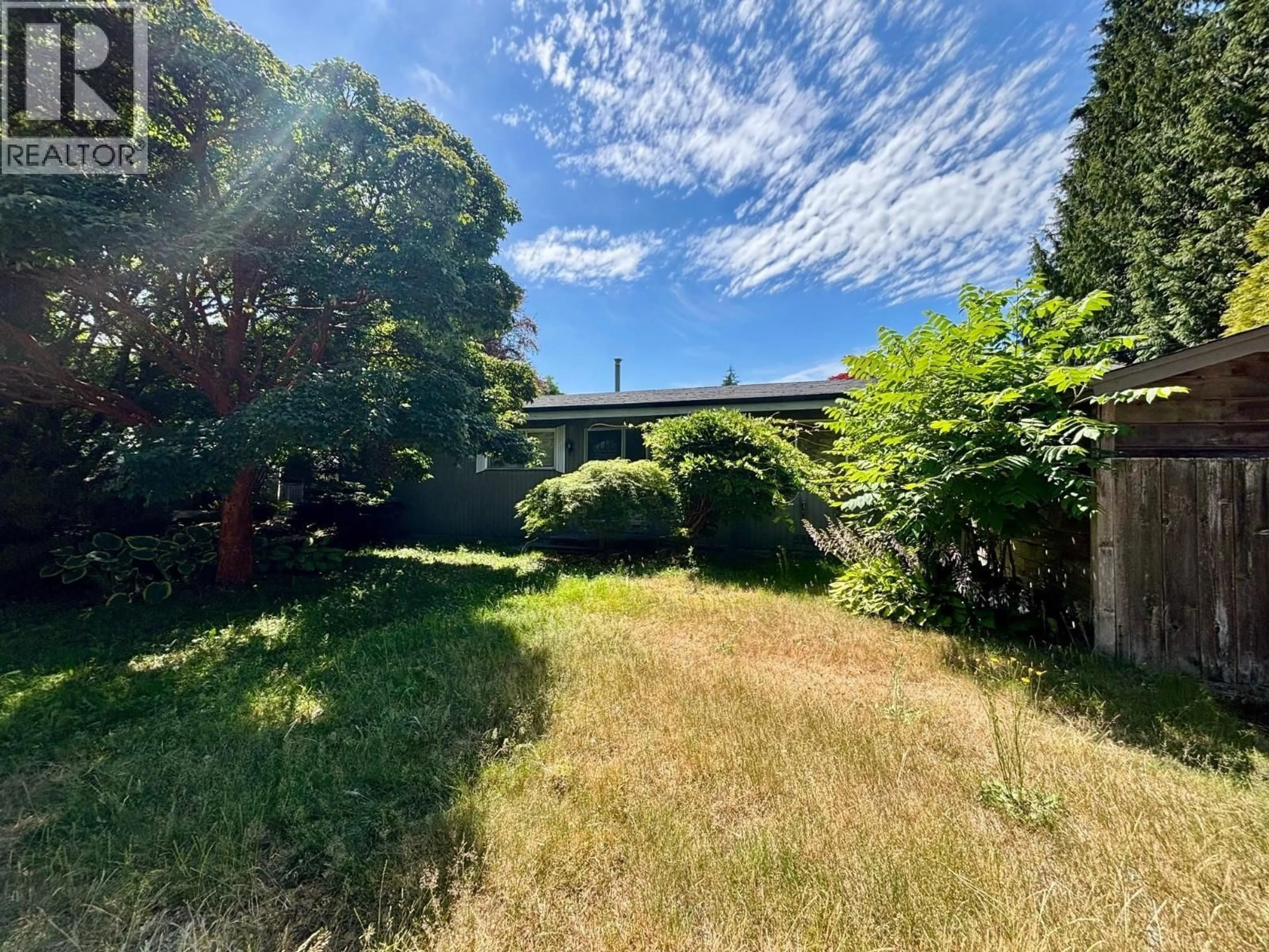 A pic from outside/outdoor area/front of a property/back of a property/a pic from drone, unknown for 498 HICKEY DRIVE, Coquitlam British Columbia V3K5P1