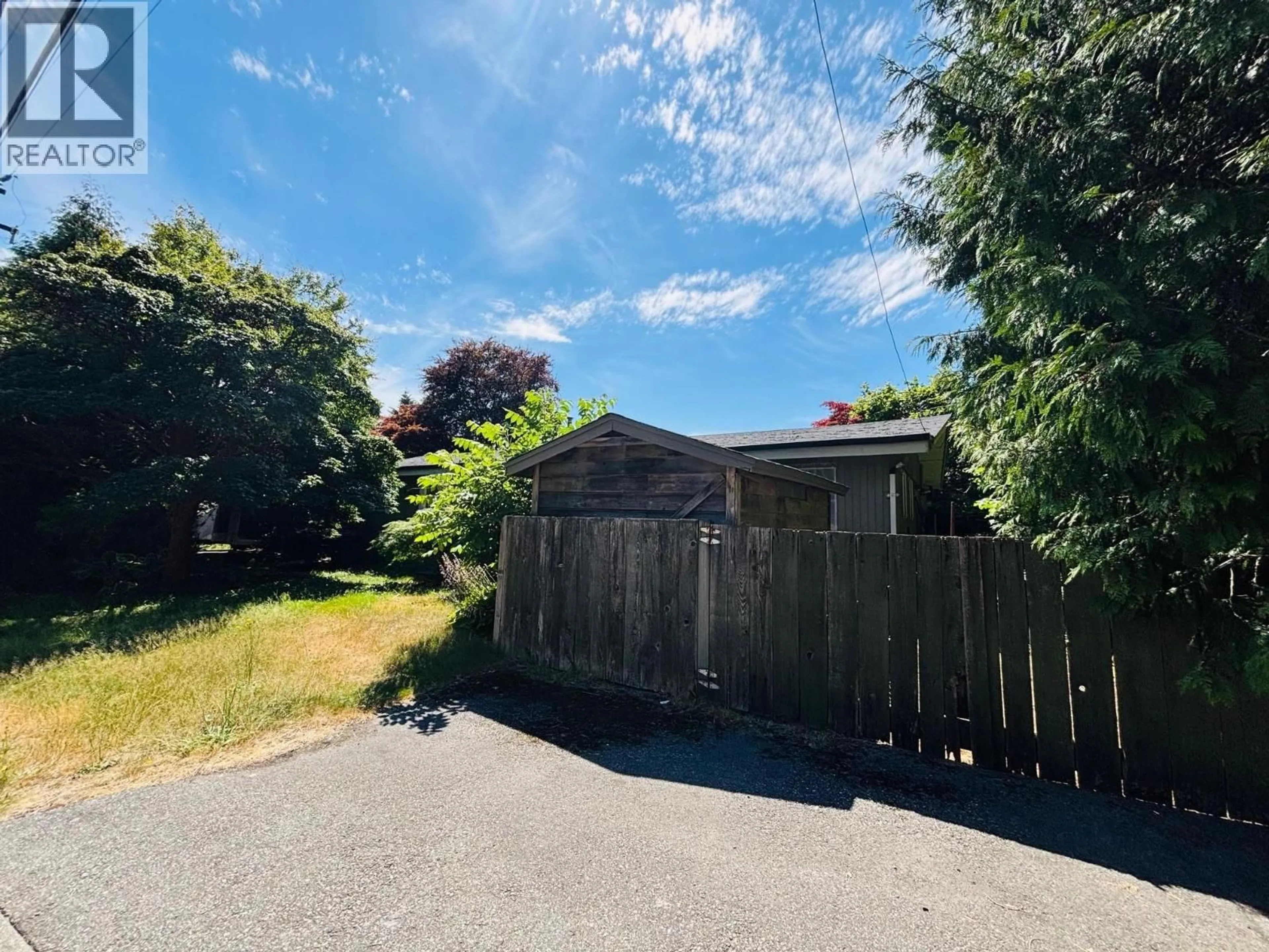 A pic from outside/outdoor area/front of a property/back of a property/a pic from drone, street for 498 HICKEY DRIVE, Coquitlam British Columbia V3K5P1