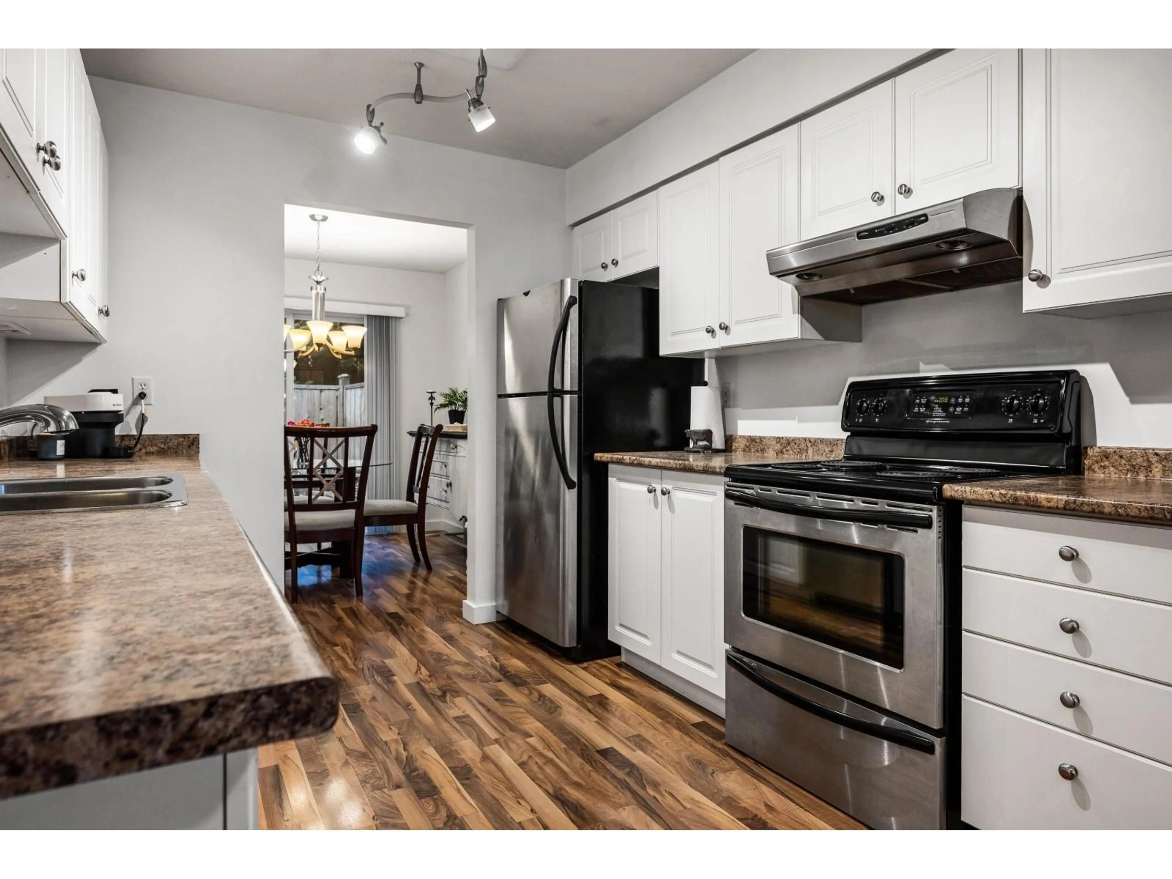 Standard kitchen, wood/laminate floor for 94 - 36060 OLD YALE ROAD, Abbotsford British Columbia V3G2E9