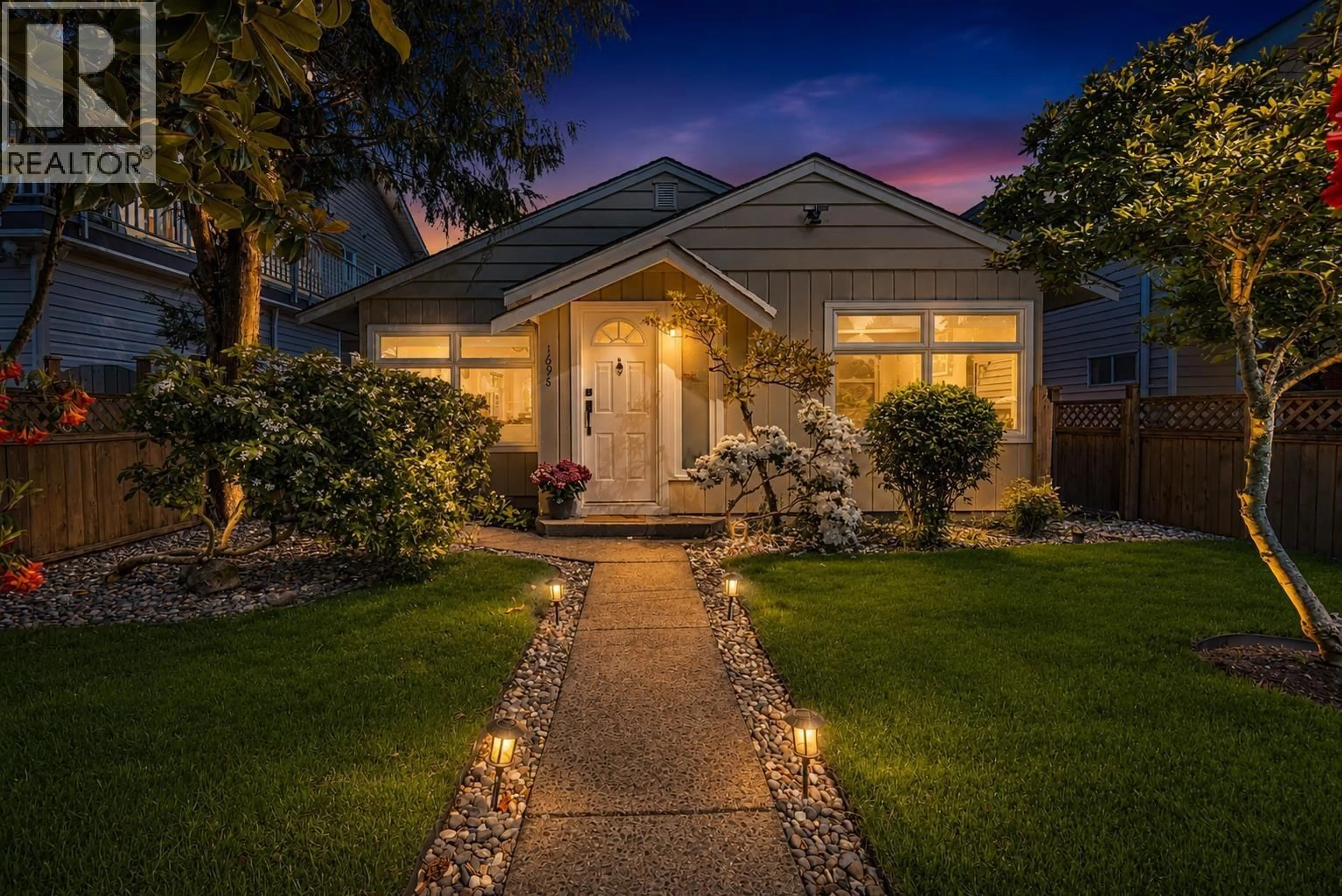 Unknown for 1698 GARDEN AVENUE, North Vancouver British Columbia V7P3A7