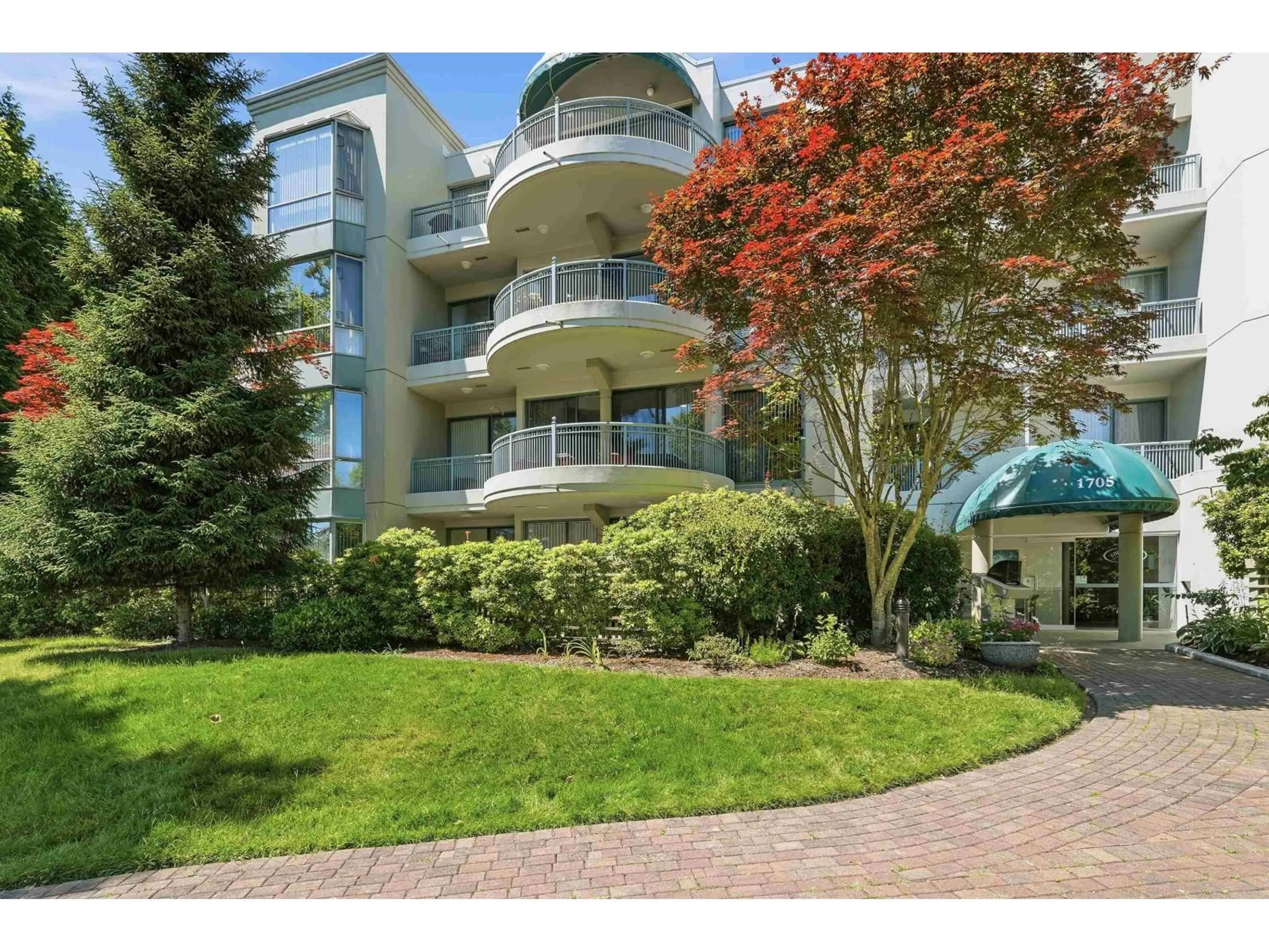Patio, street for 201 - 1705 MARTIN DRIVE, Surrey British Columbia V4A9T5