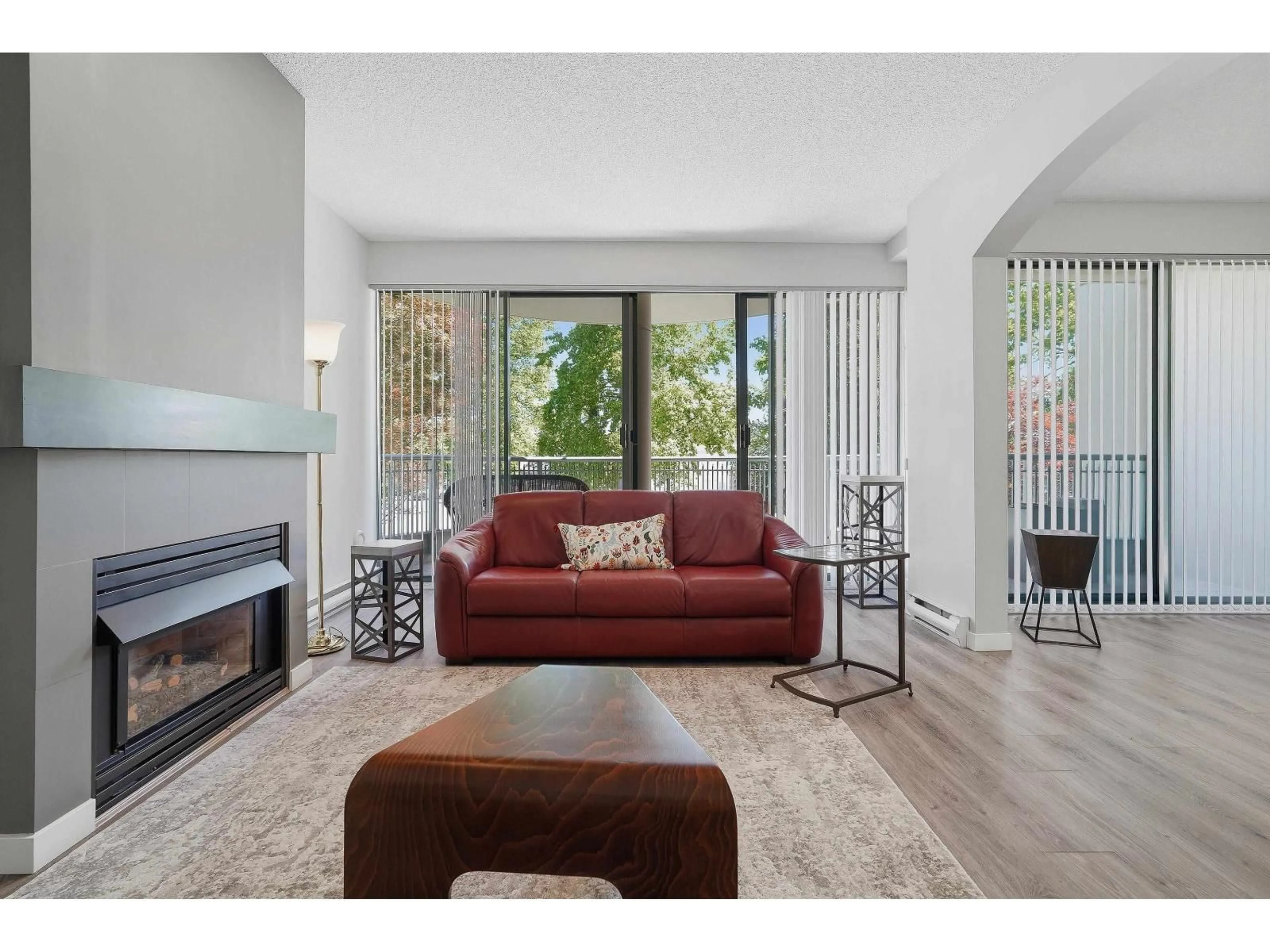 Living room with furniture, unknown for 201 - 1705 MARTIN DRIVE, Surrey British Columbia V4A9T5