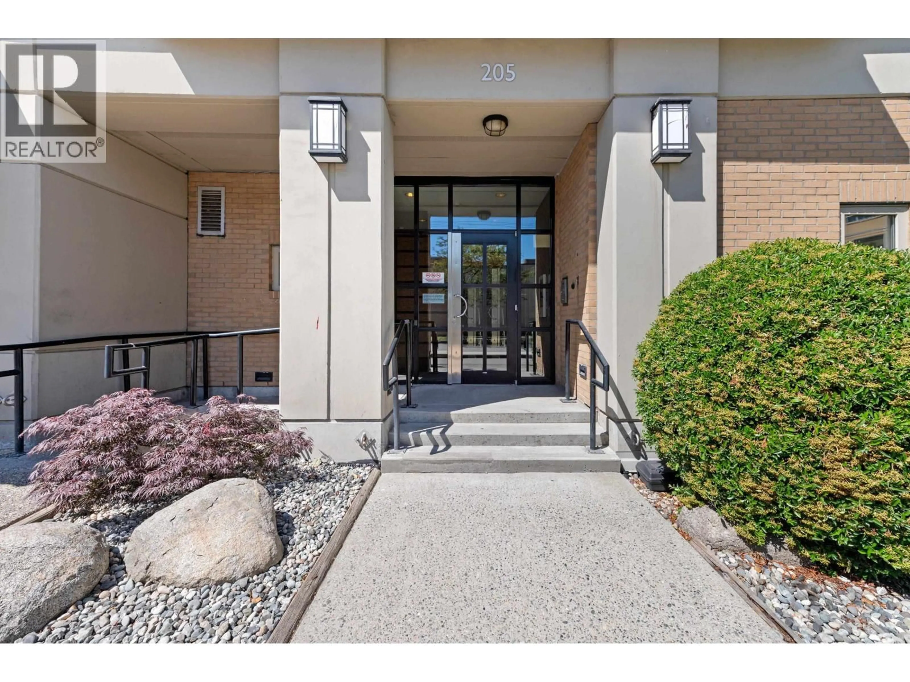 Indoor entryway for 308 - 205 10TH AVENUE, Vancouver British Columbia V5T4V6