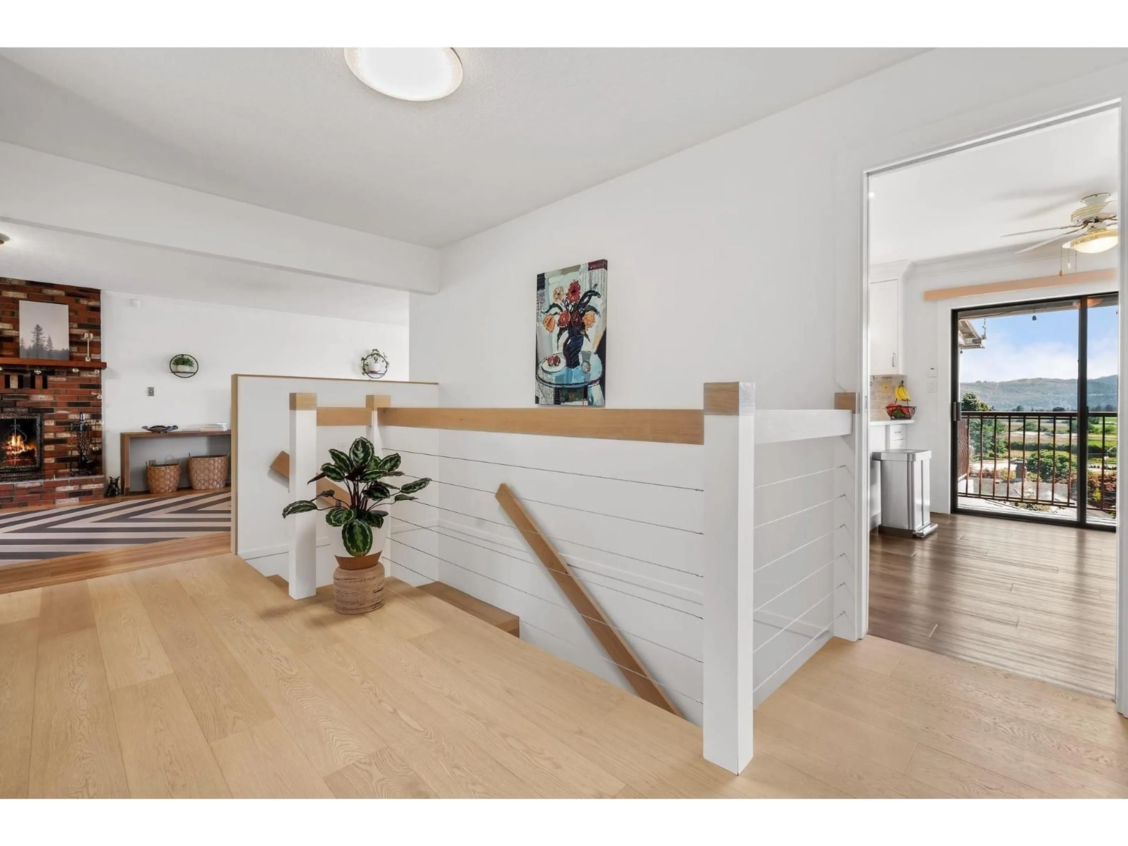 Indoor foyer for 35334 ROCKWELL DRIVE, Abbotsford British Columbia V3G2C9