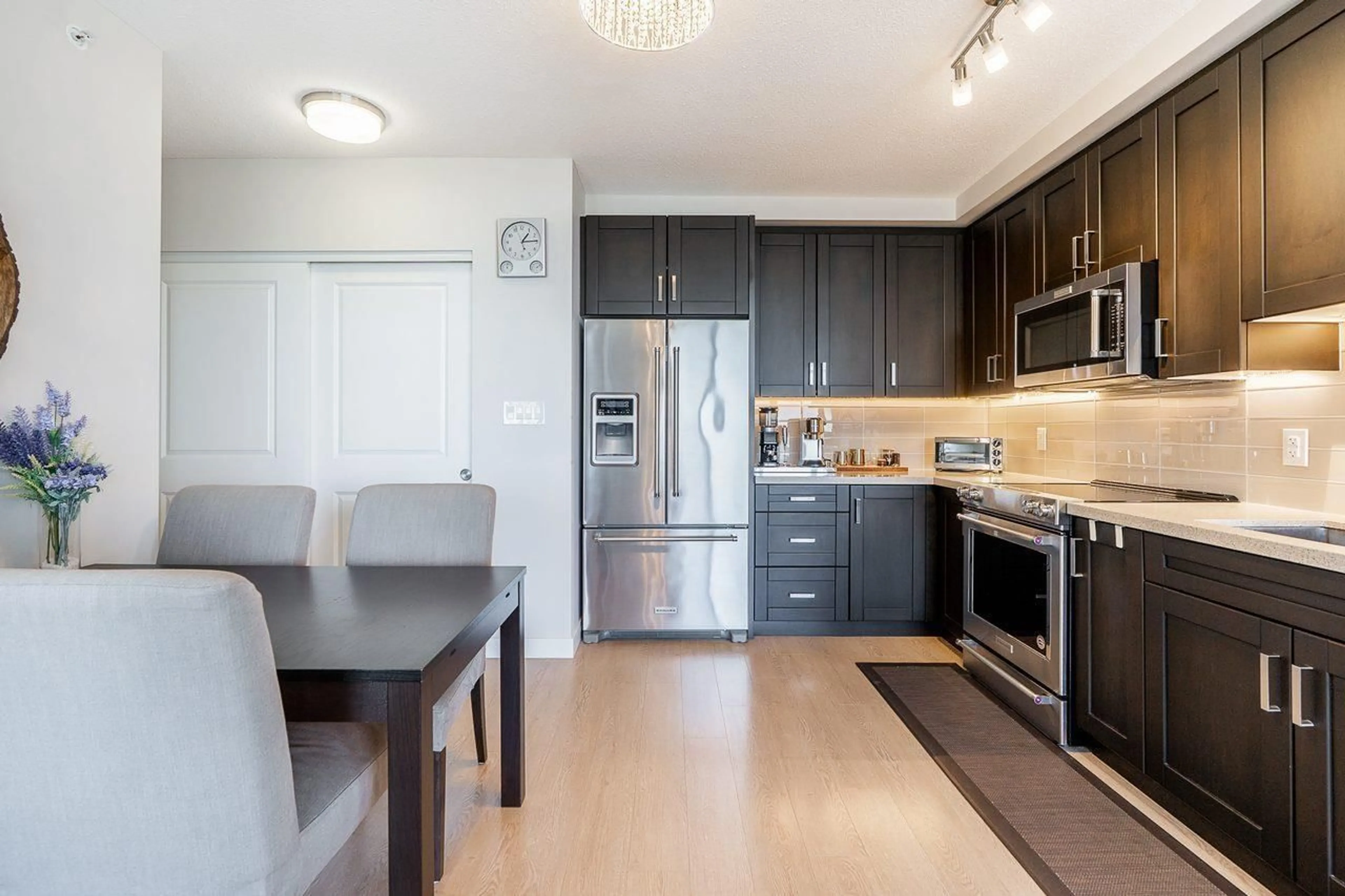 Open concept kitchen, unknown for 3206 - 11967 80 AVENUE, Delta British Columbia V4C0E2