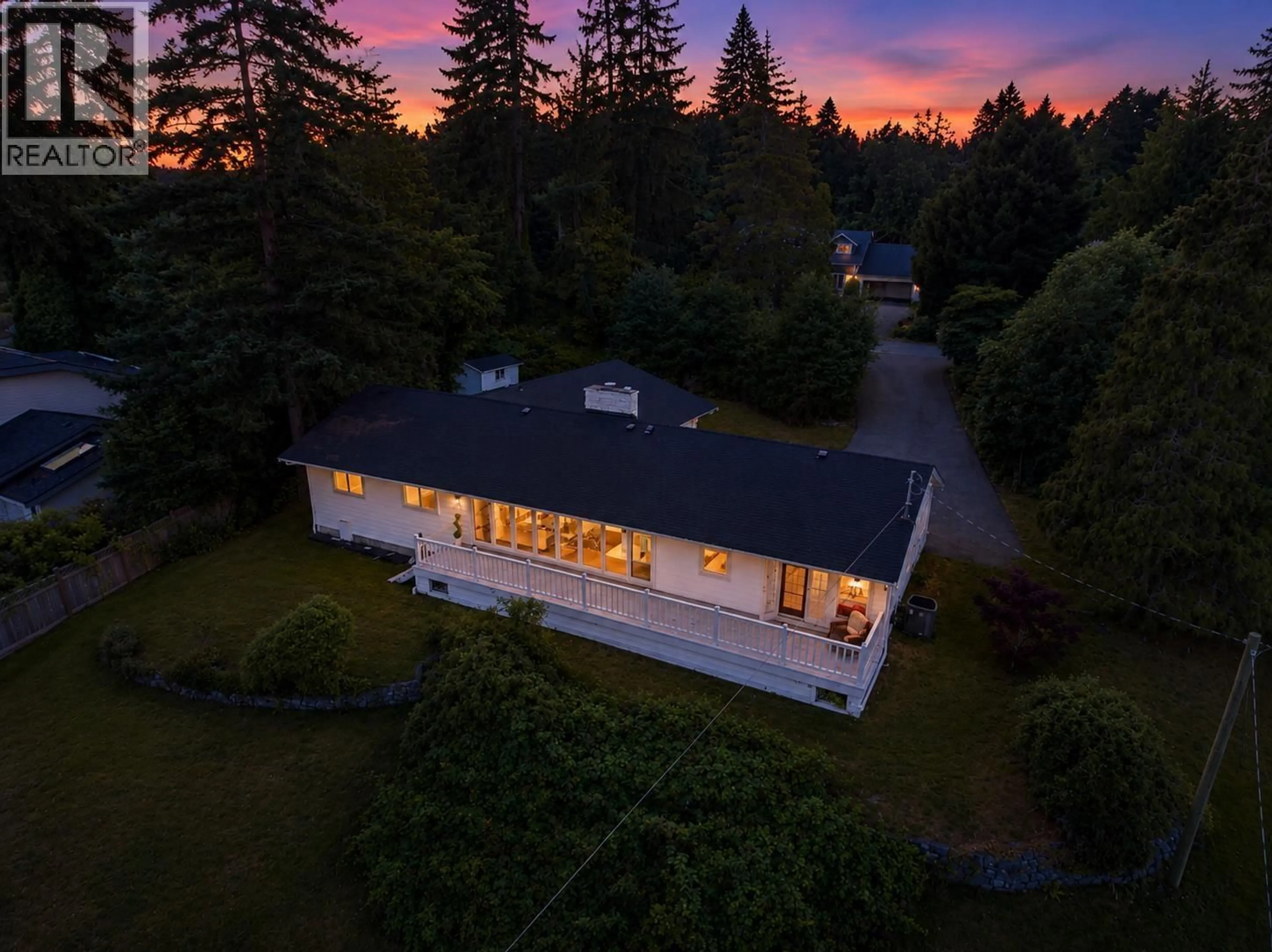 A pic from outside/outdoor area/front of a property/back of a property/a pic from drone, unknown for 638 KING GEORGES WAY, West Vancouver British Columbia V7S1S3