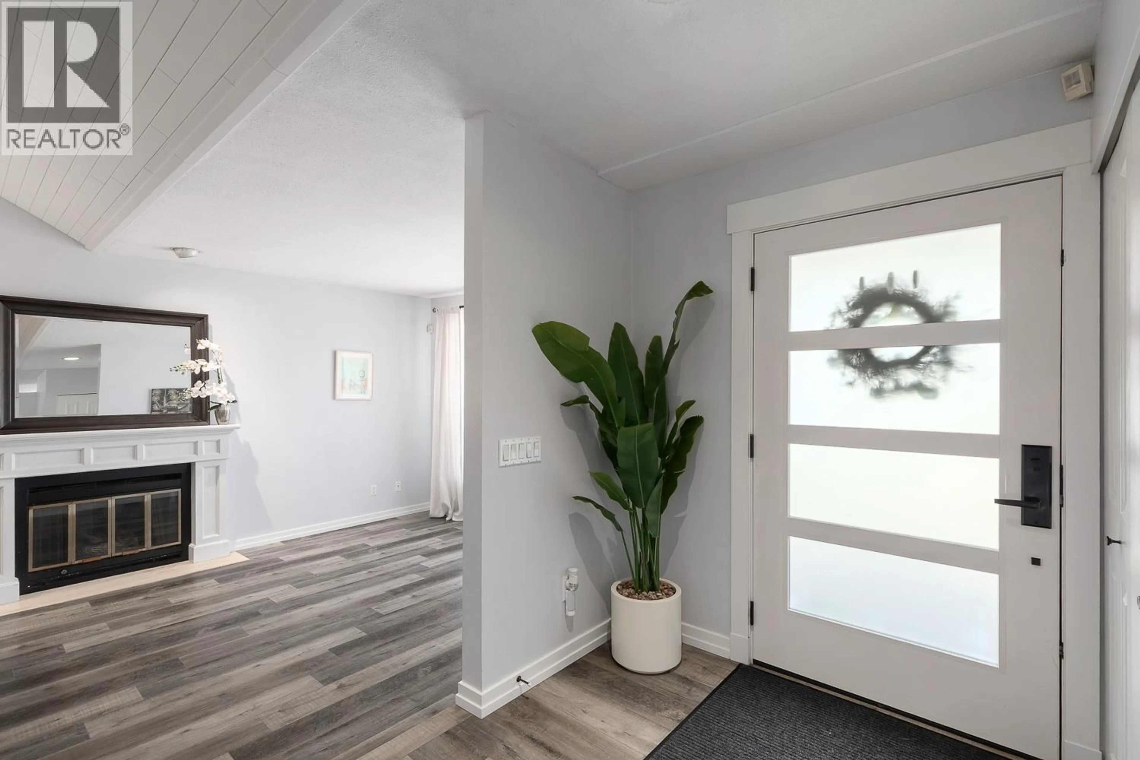 Indoor entryway for 12060 202 STREET, Maple Ridge British Columbia V2X8X5