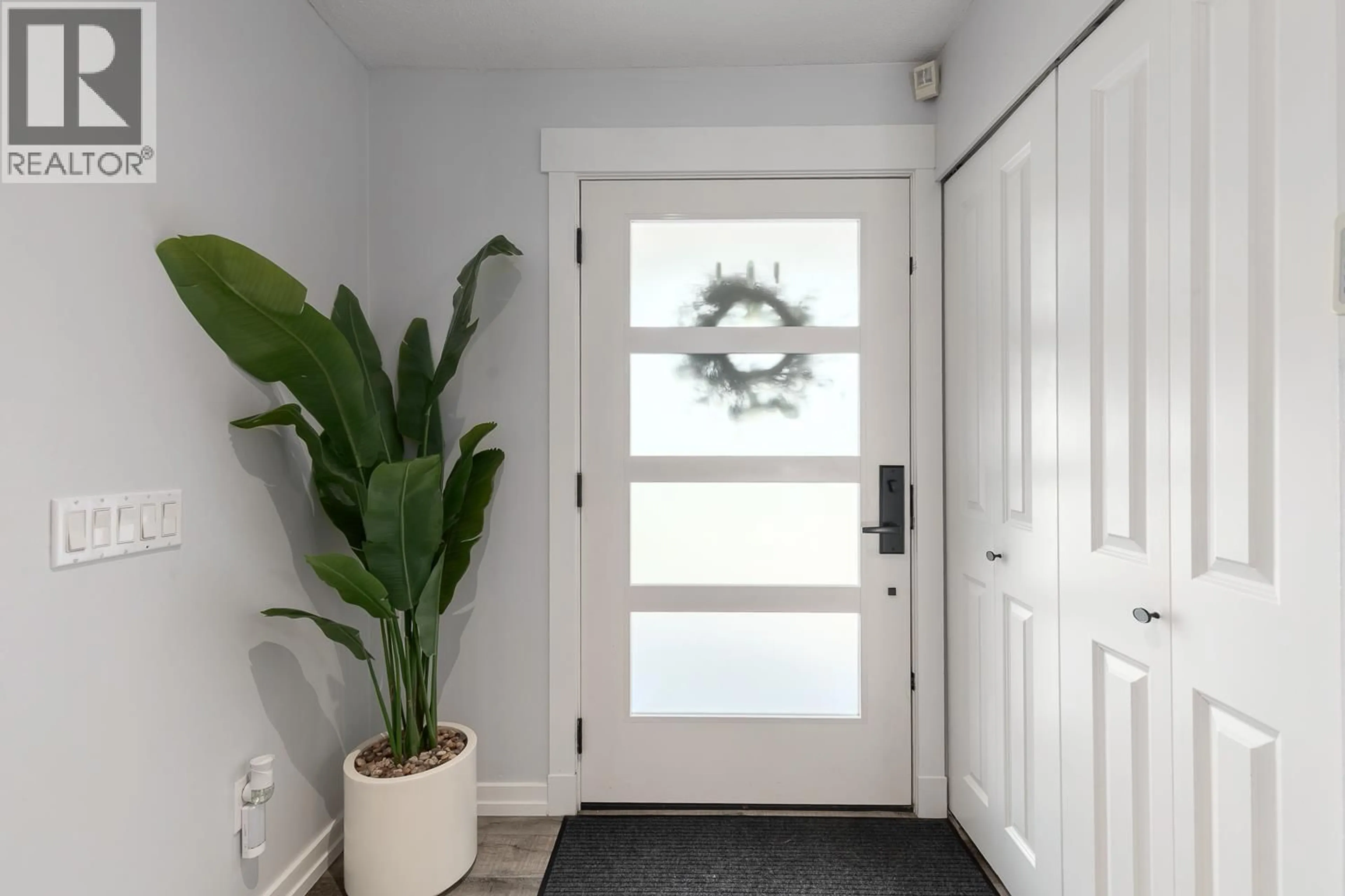 Indoor entryway for 12060 202 STREET, Maple Ridge British Columbia V2X8X5