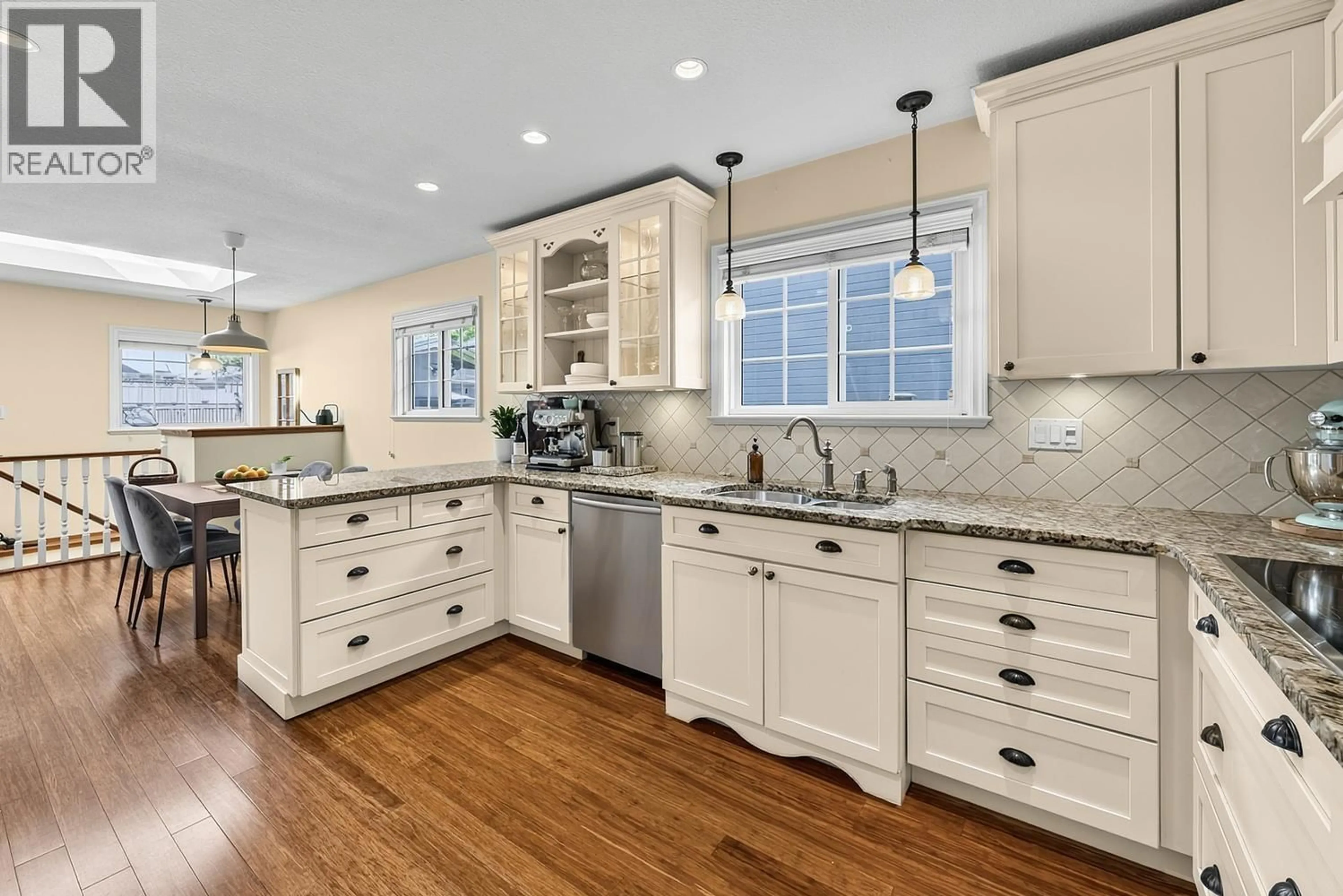 Open concept kitchen, ceramic/tile floor for 2989 40TH AVENUE, Vancouver British Columbia V6N3B3