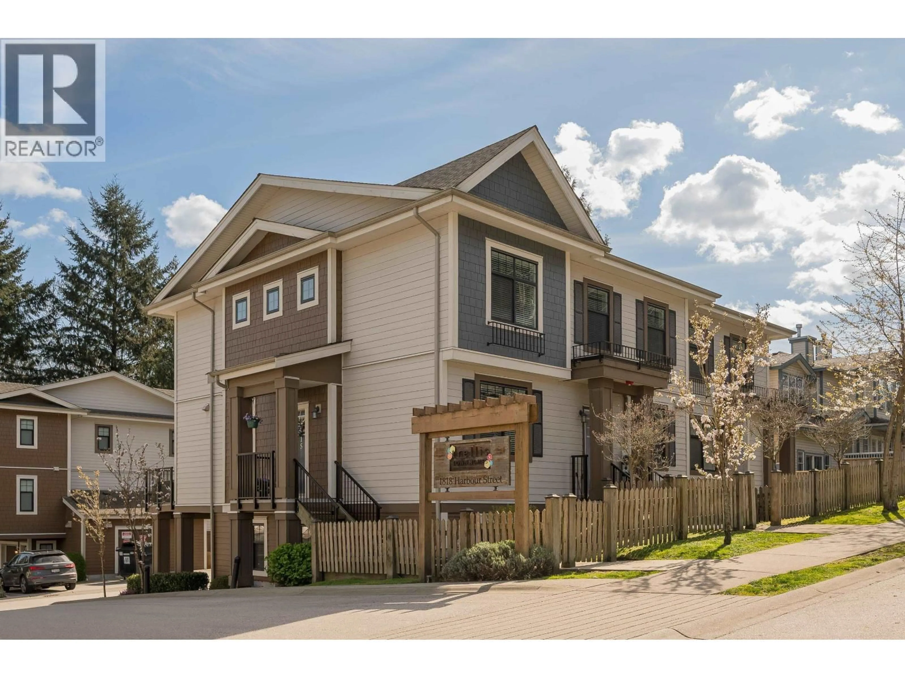 Home with vinyl exterior material, street for 15 - 1818 HARBOUR STREET, Port Coquitlam British Columbia V3C0E8