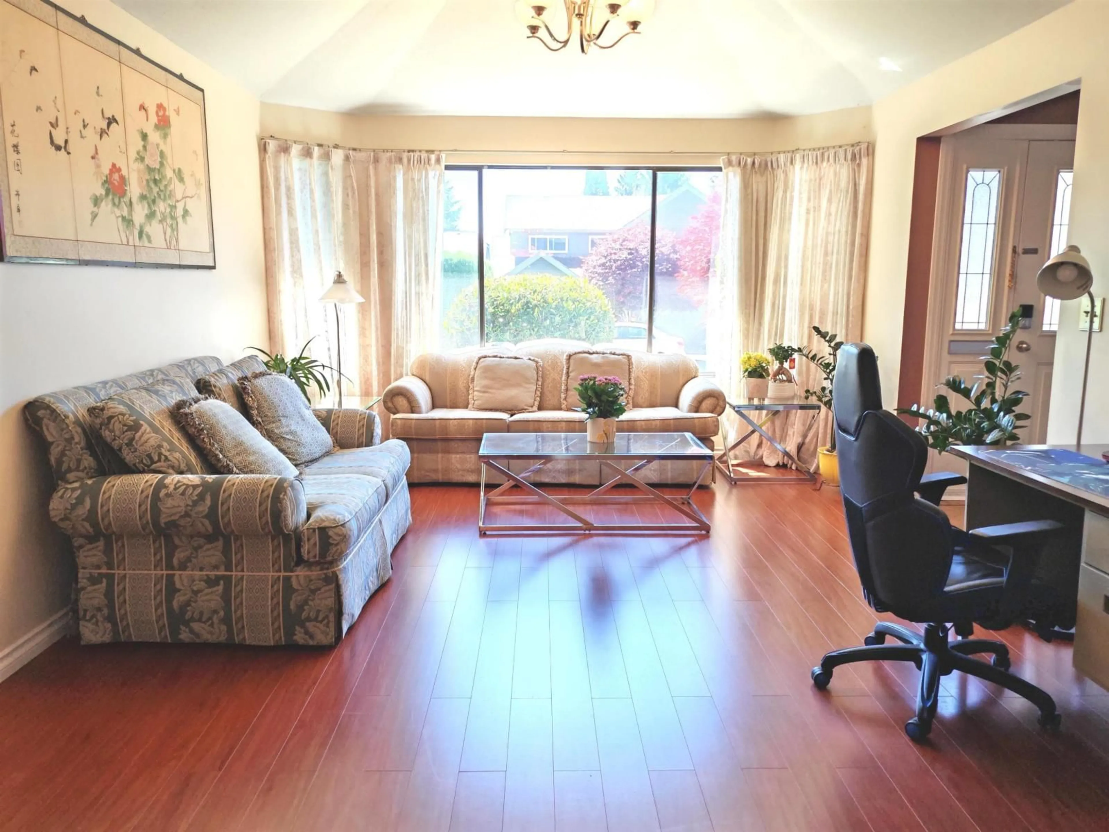 Living room with furniture, wood/laminate floor for 11933 WOODGROVE AVENUE, Delta British Columbia V4E3H2