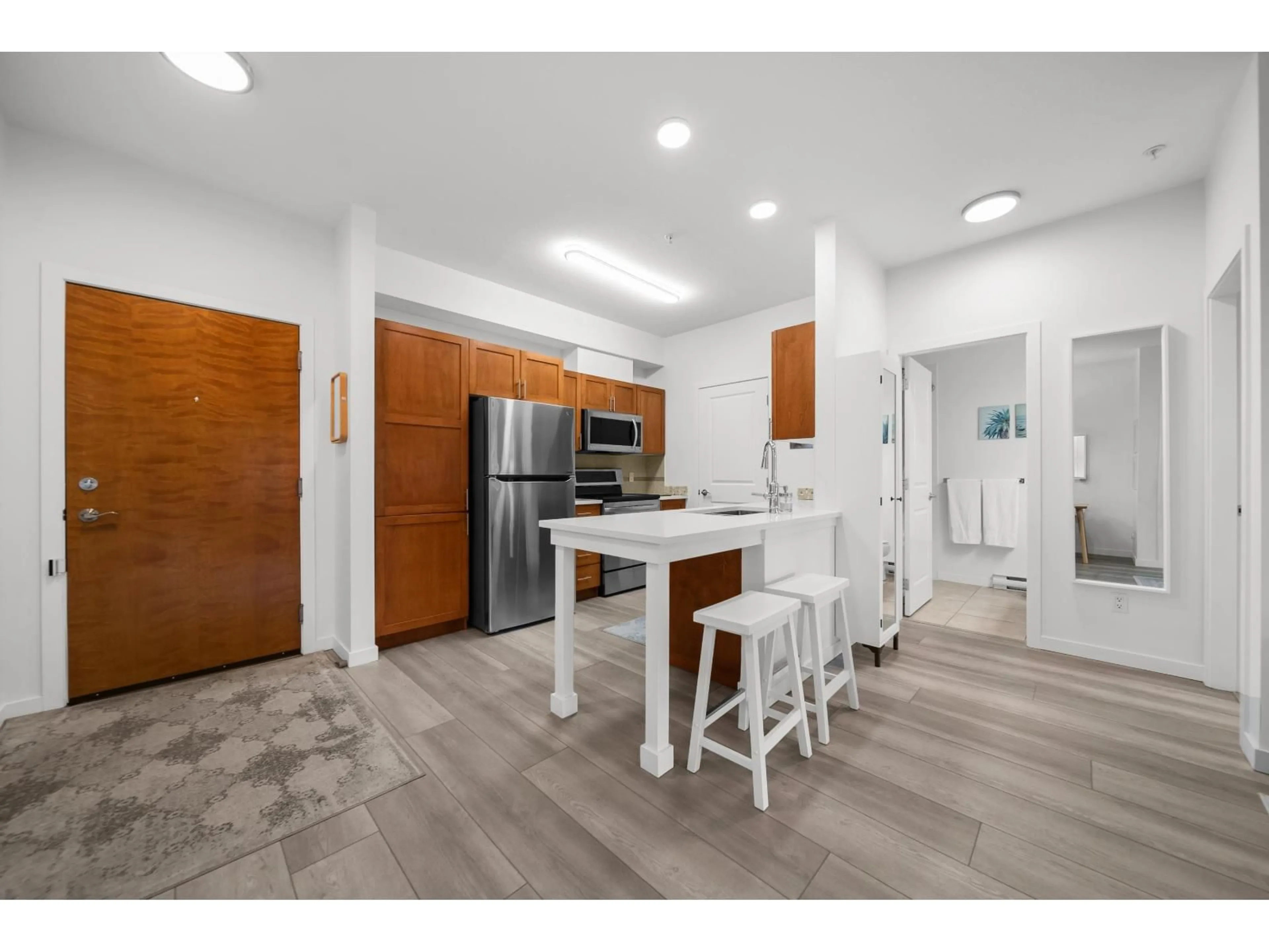 Open concept kitchen, unknown for 418 - 33318 BOURQUIN CRESCENT EAST, Abbotsford British Columbia V2S0A6